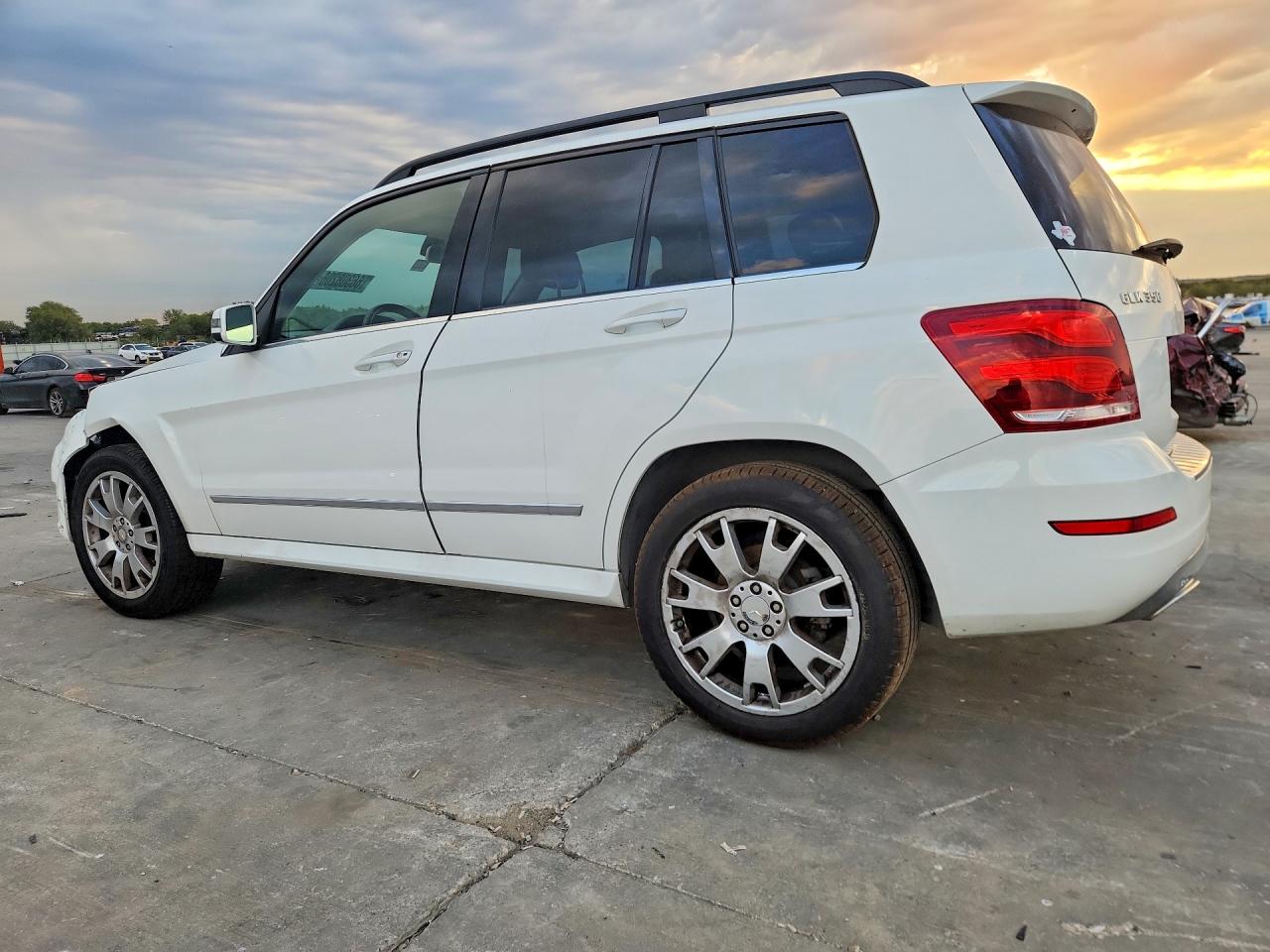 2013 Mercedes-benz Glk 350 White vin: WDCGG5HB0DF973616