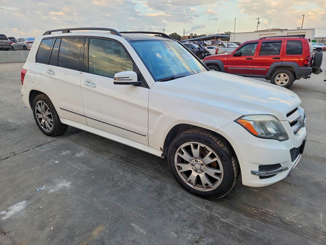2013 Mercedes-benz Glk 350 White vin: WDCGG5HB0DF973616