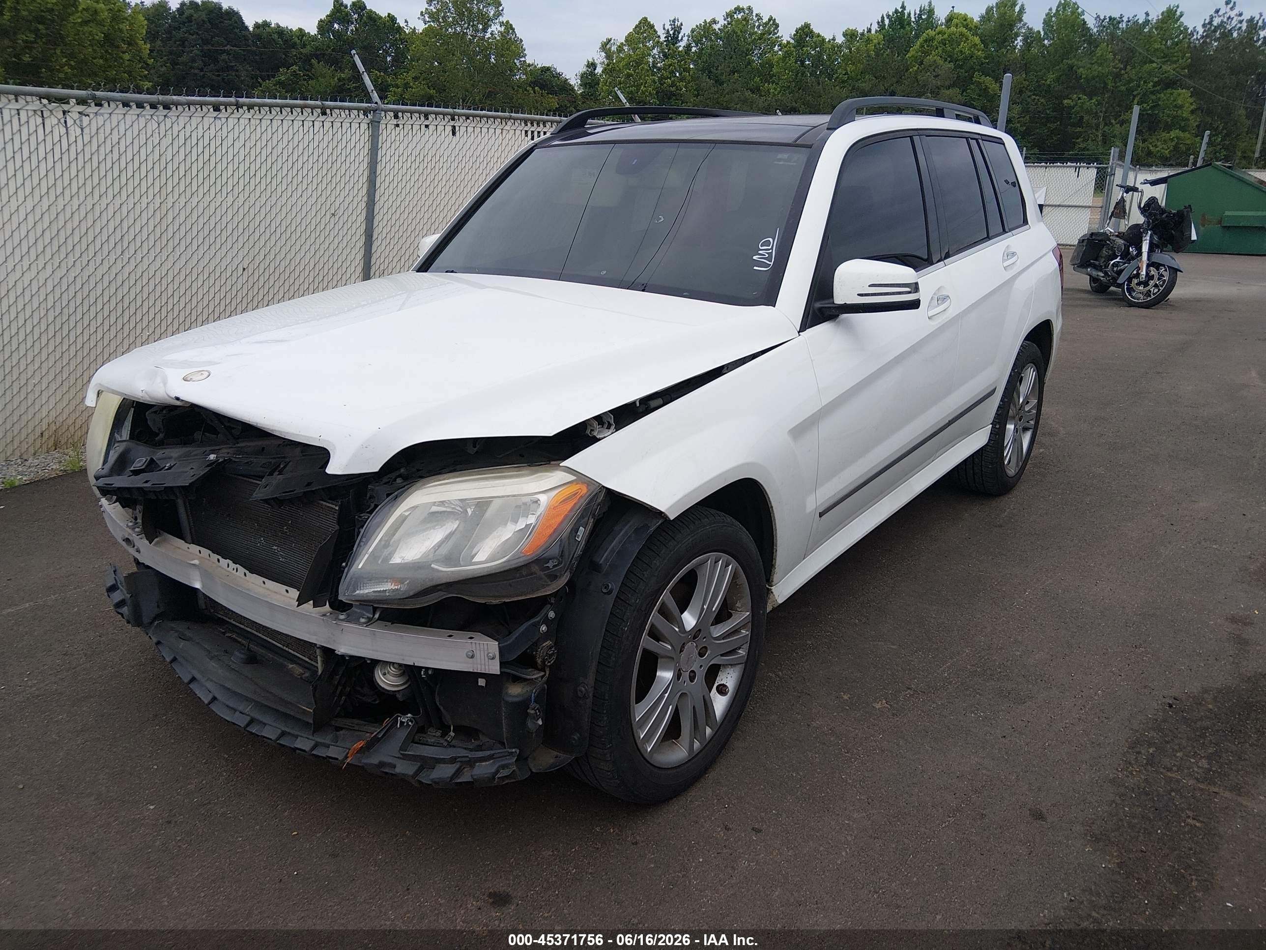 2013 Mercedes-benz Glk 350   White vin: WDCGG5HB0DF982574