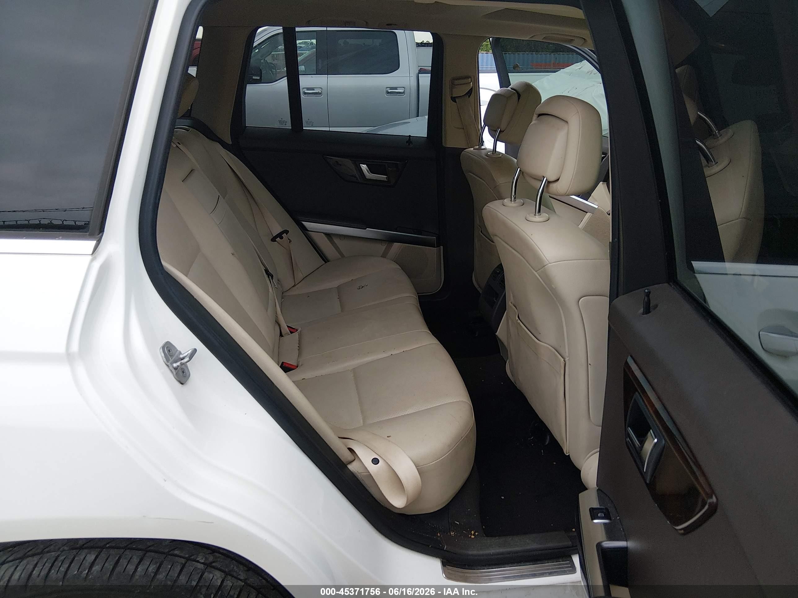 2013 Mercedes-benz Glk 350   White vin: WDCGG5HB0DF982574