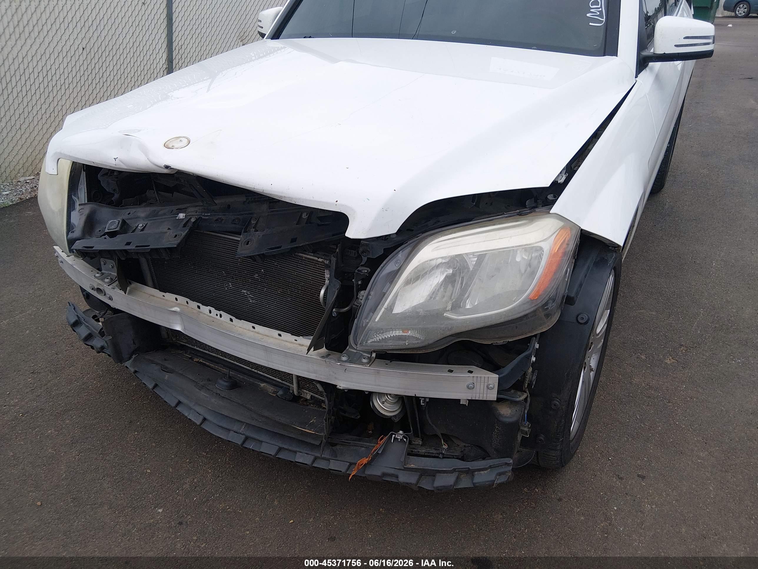 2013 Mercedes-benz Glk 350   White vin: WDCGG5HB0DF982574