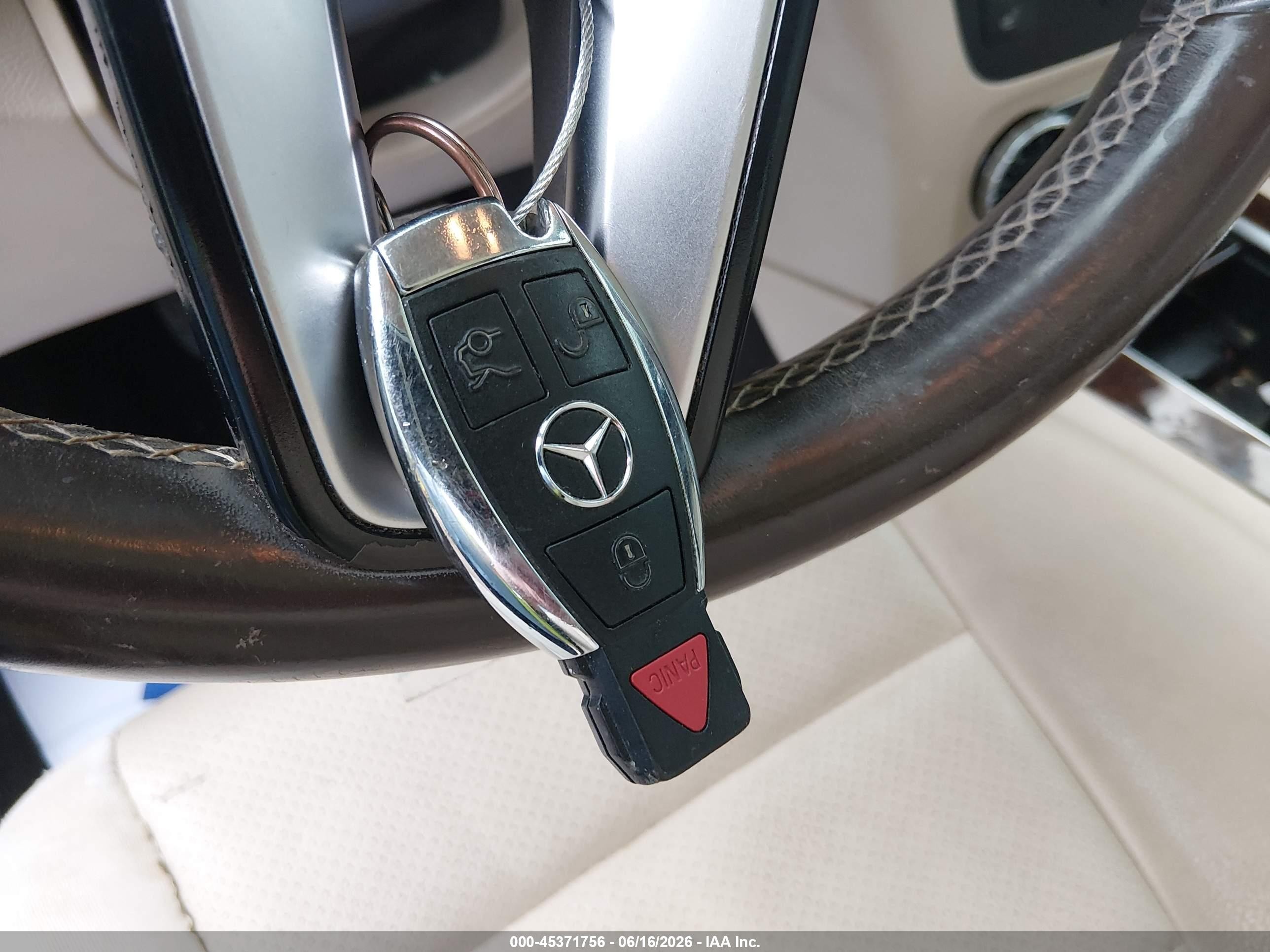 2013 Mercedes-benz Glk 350   White vin: WDCGG5HB0DF982574