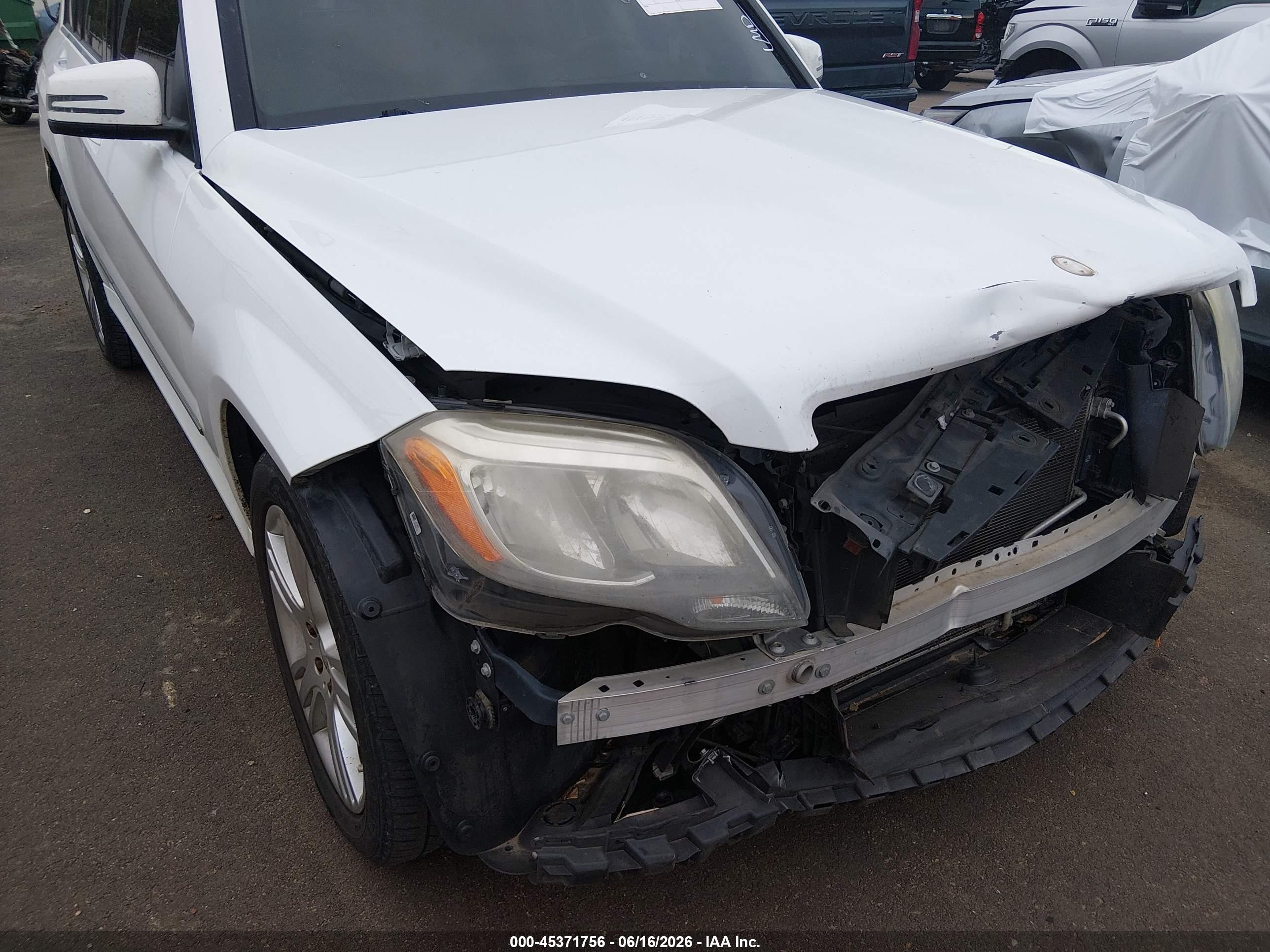 2013 Mercedes-benz Glk 350   White vin: WDCGG5HB0DF982574
