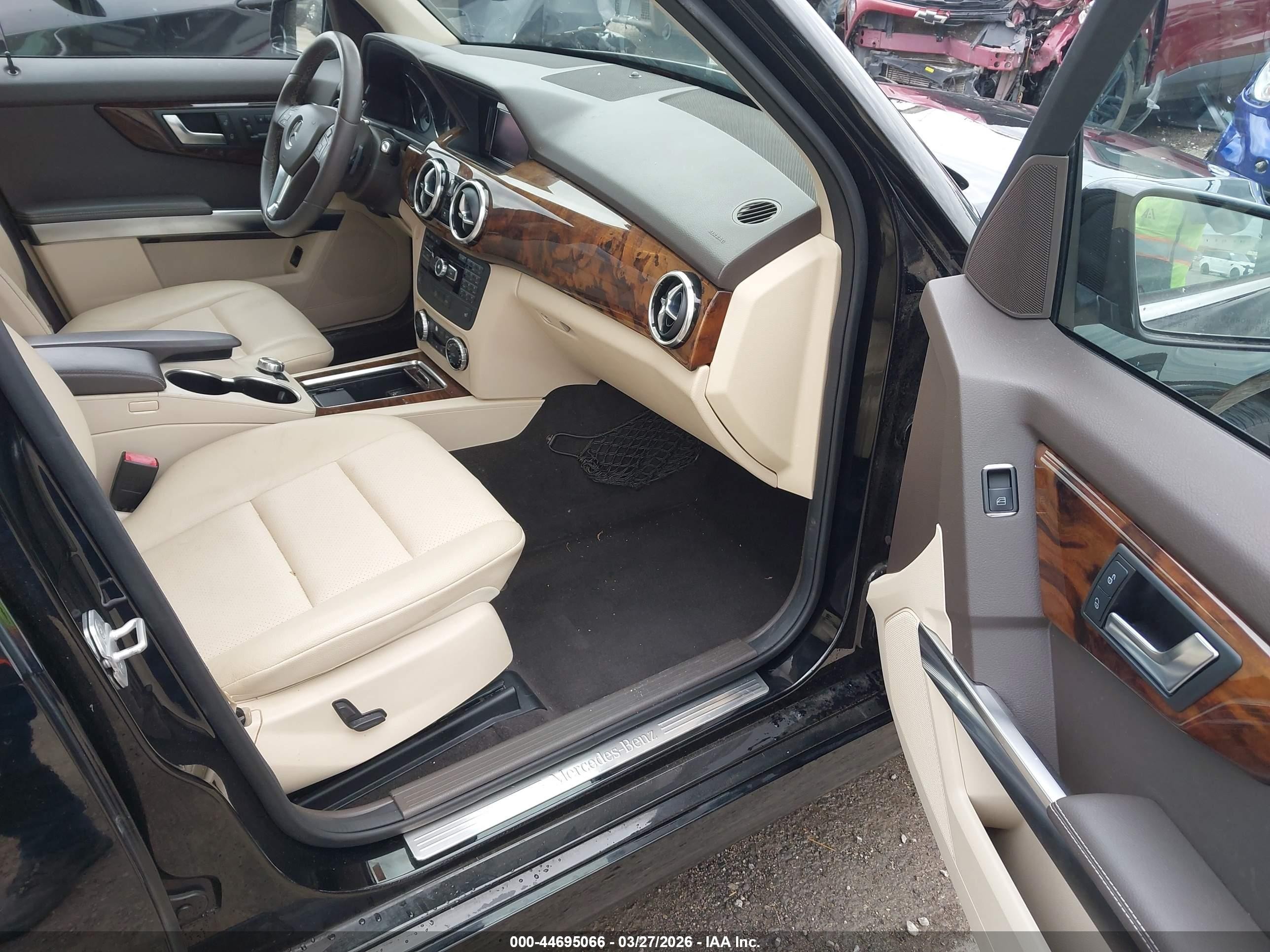 2013 Mercedes-benz Glk 350   Черный vin: WDCGG5HB0DF989640