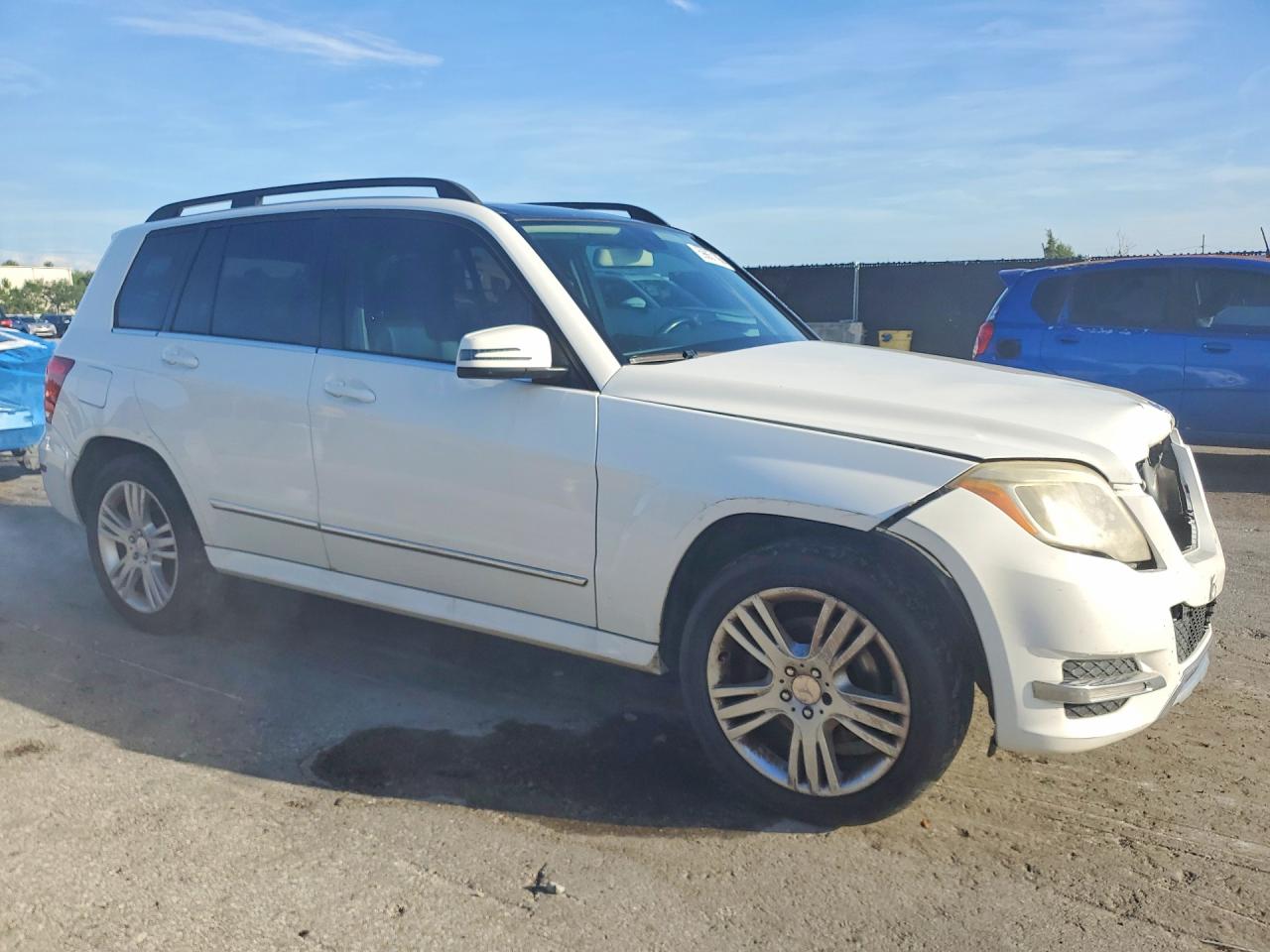 2014 Mercedes-benz Glk 350 White vin: WDCGG5HB0EG194504