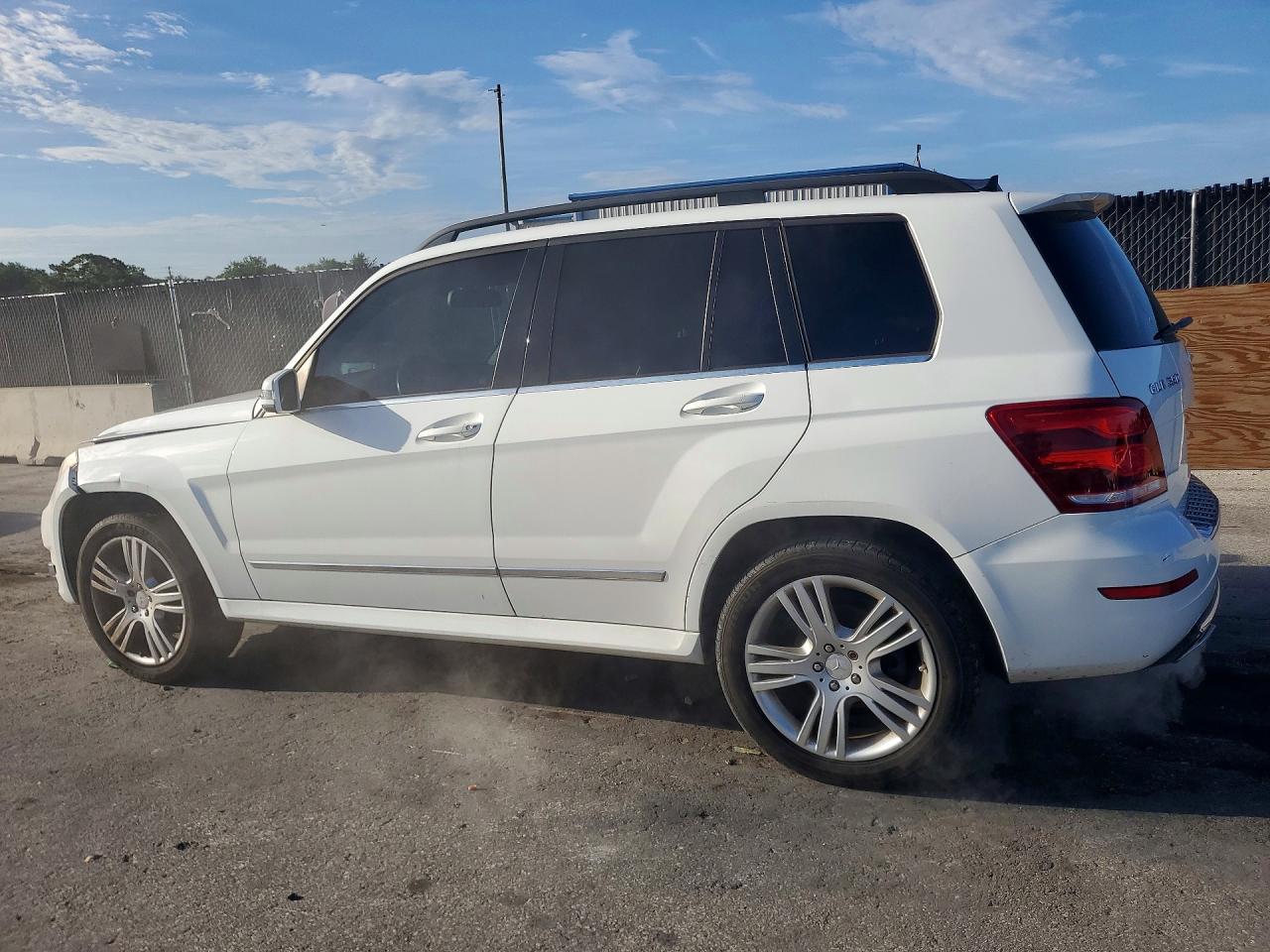 2014 Mercedes-benz Glk 350 White vin: WDCGG5HB0EG194504