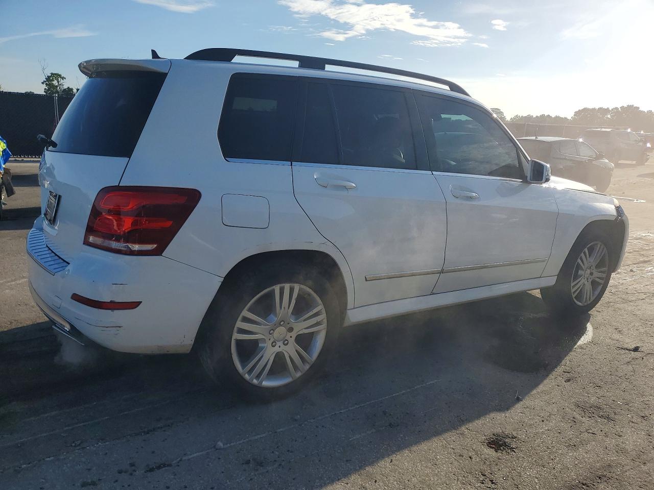 2014 Mercedes-benz Glk 350 White vin: WDCGG5HB0EG194504