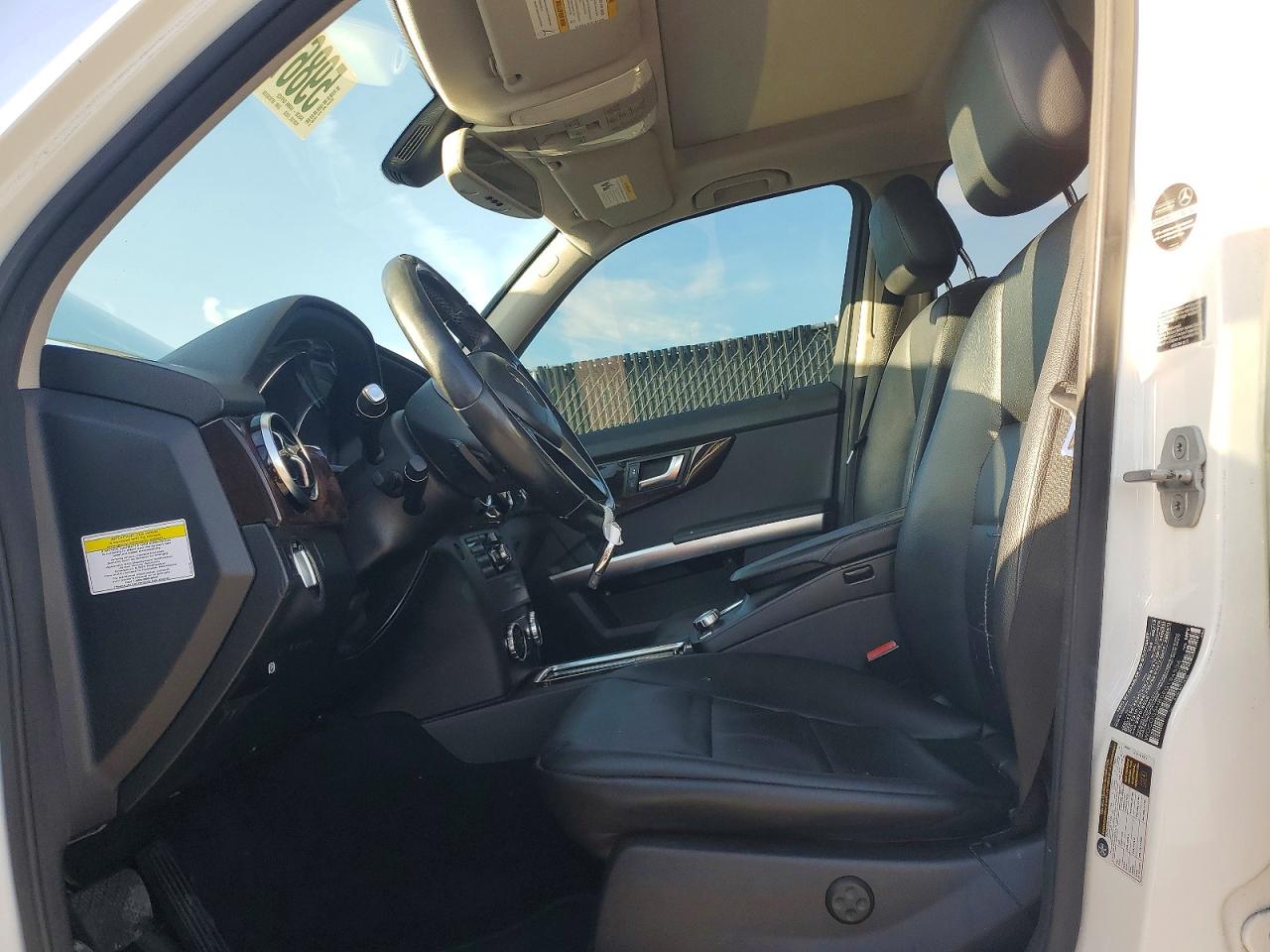 2014 Mercedes-benz Glk 350 White vin: WDCGG5HB0EG194504