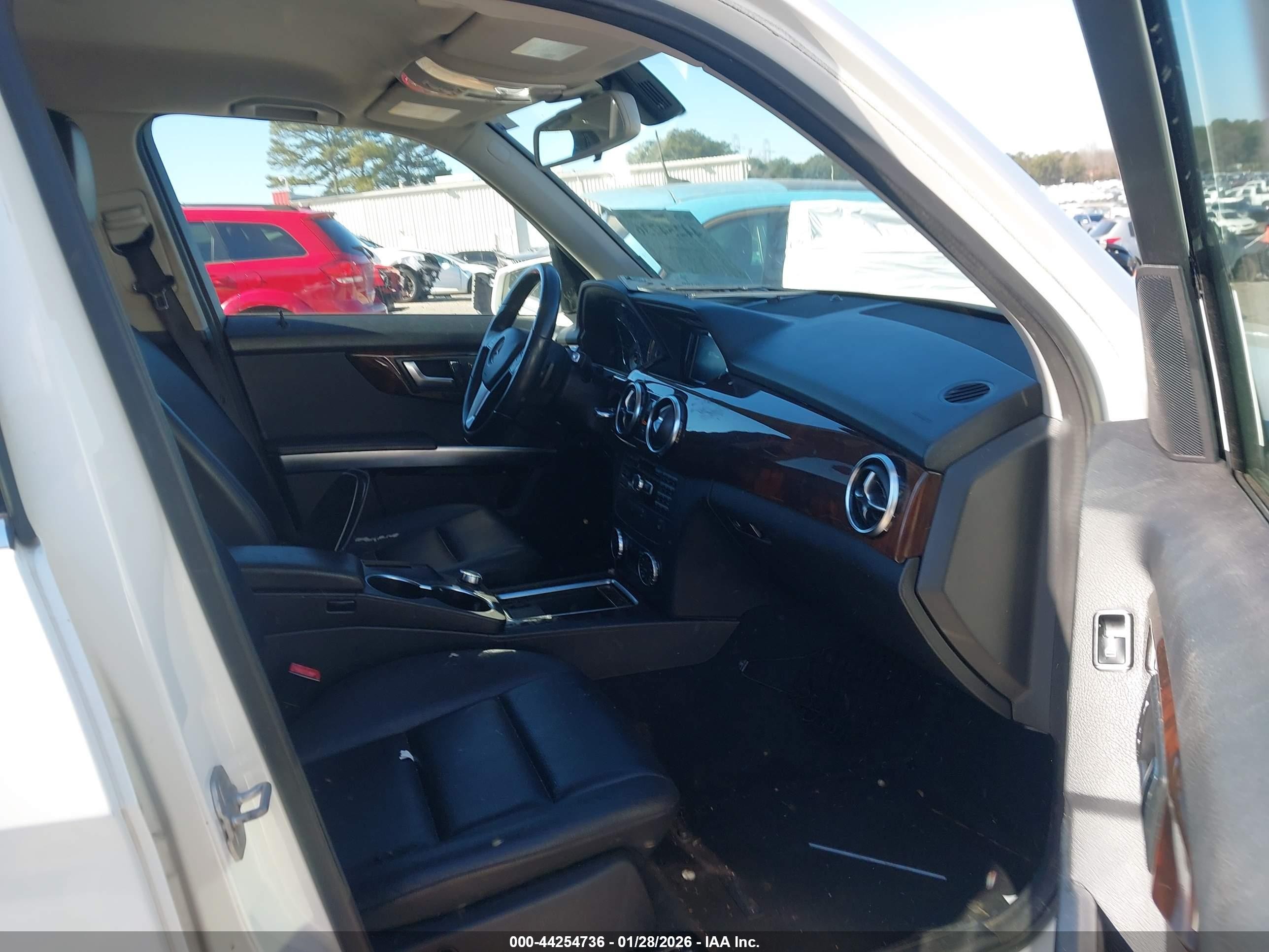 2014 Mercedes-benz Glk 350   White vin: WDCGG5HB0EG267788