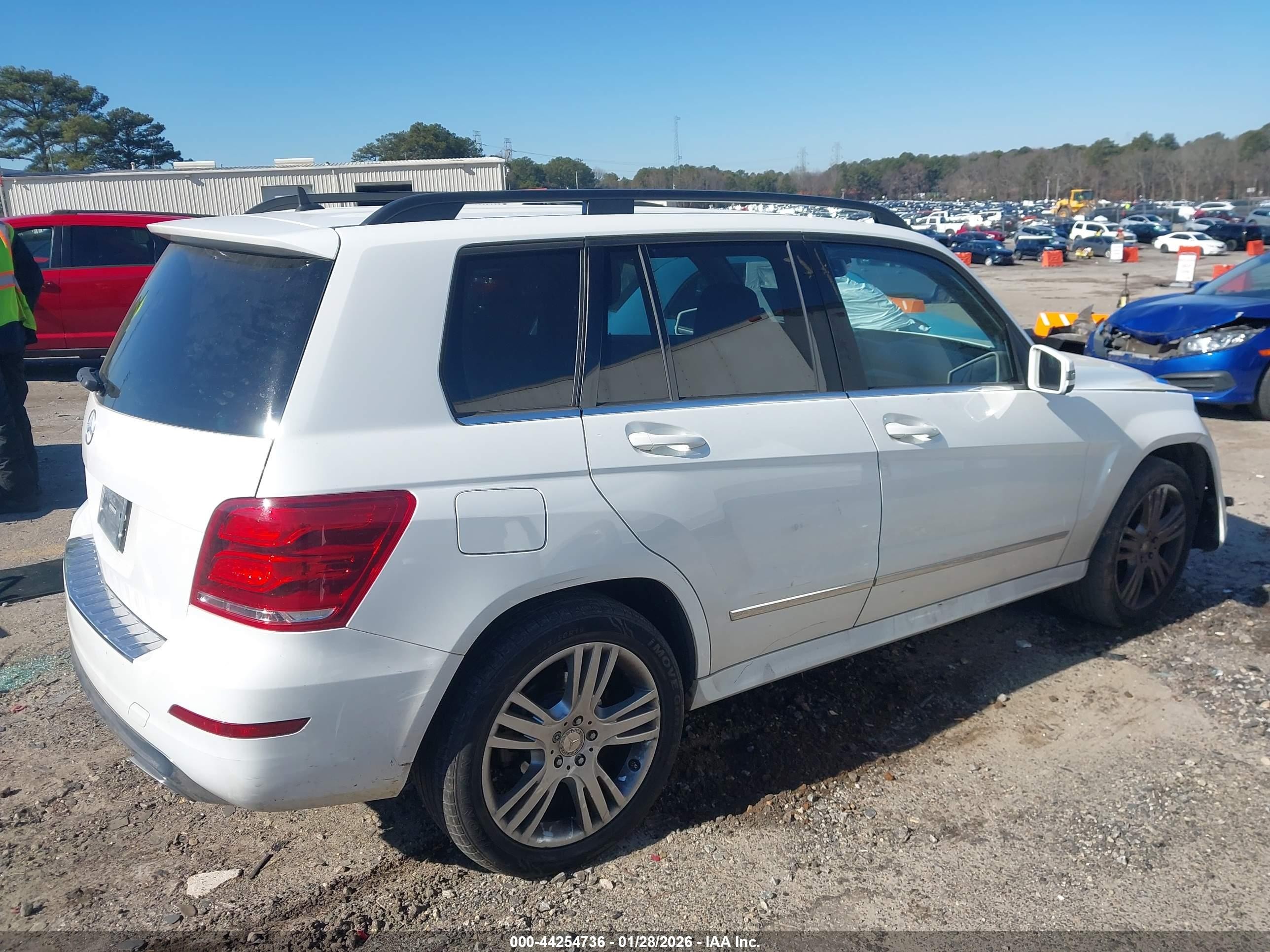 2014 Mercedes-benz Glk 350   White vin: WDCGG5HB0EG267788