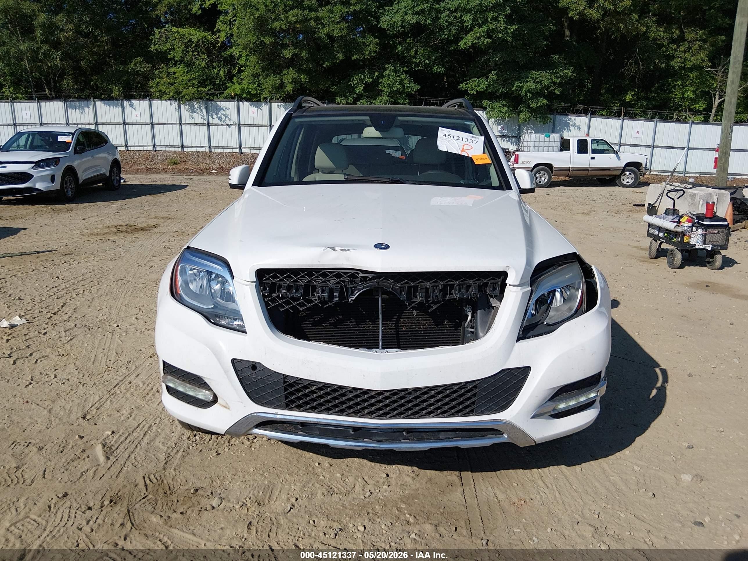 2014 Mercedes-benz Glk 350   White vin: WDCGG5HB0EG315497
