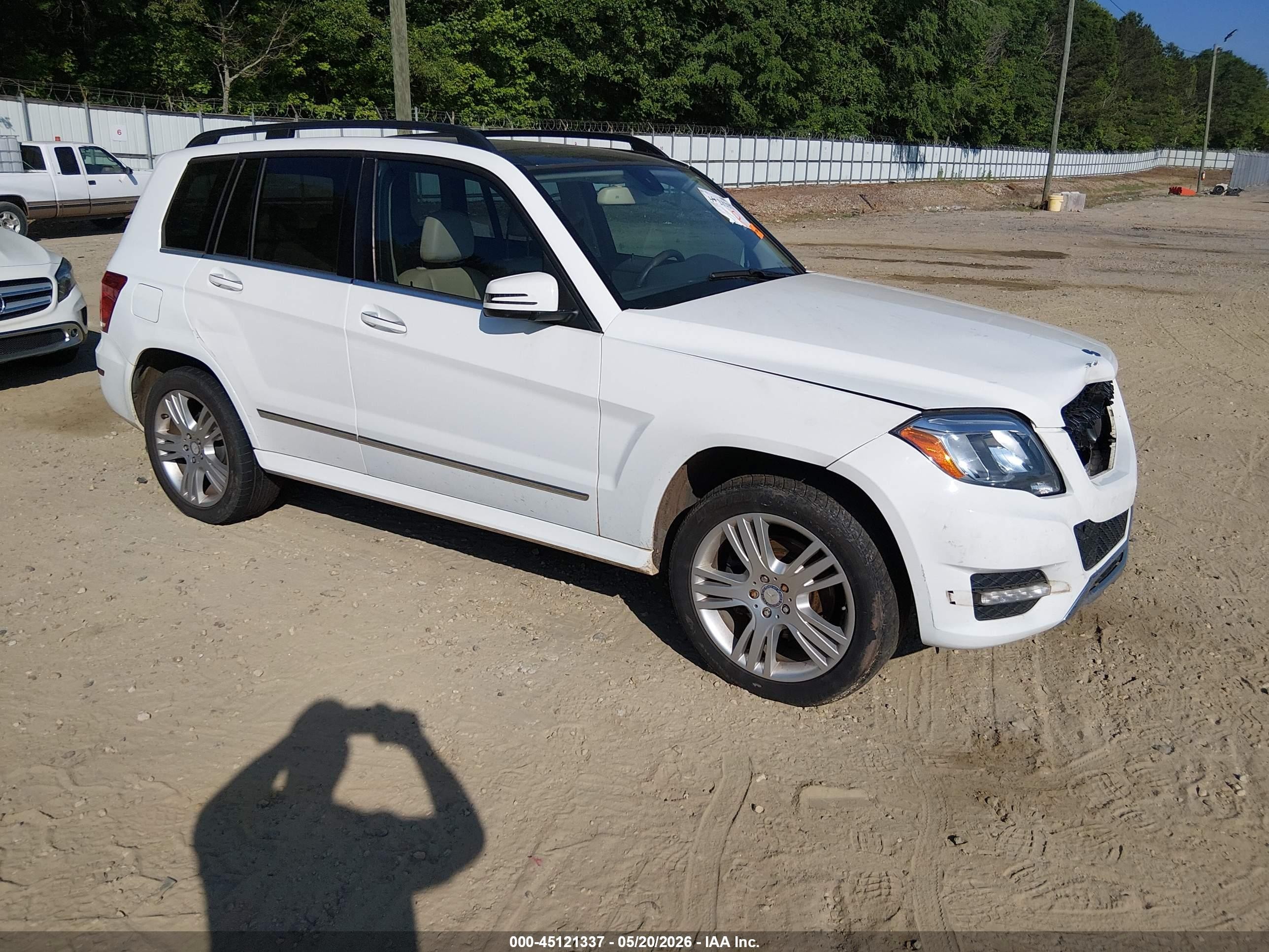 2014 Mercedes-benz Glk 350   White vin: WDCGG5HB0EG315497