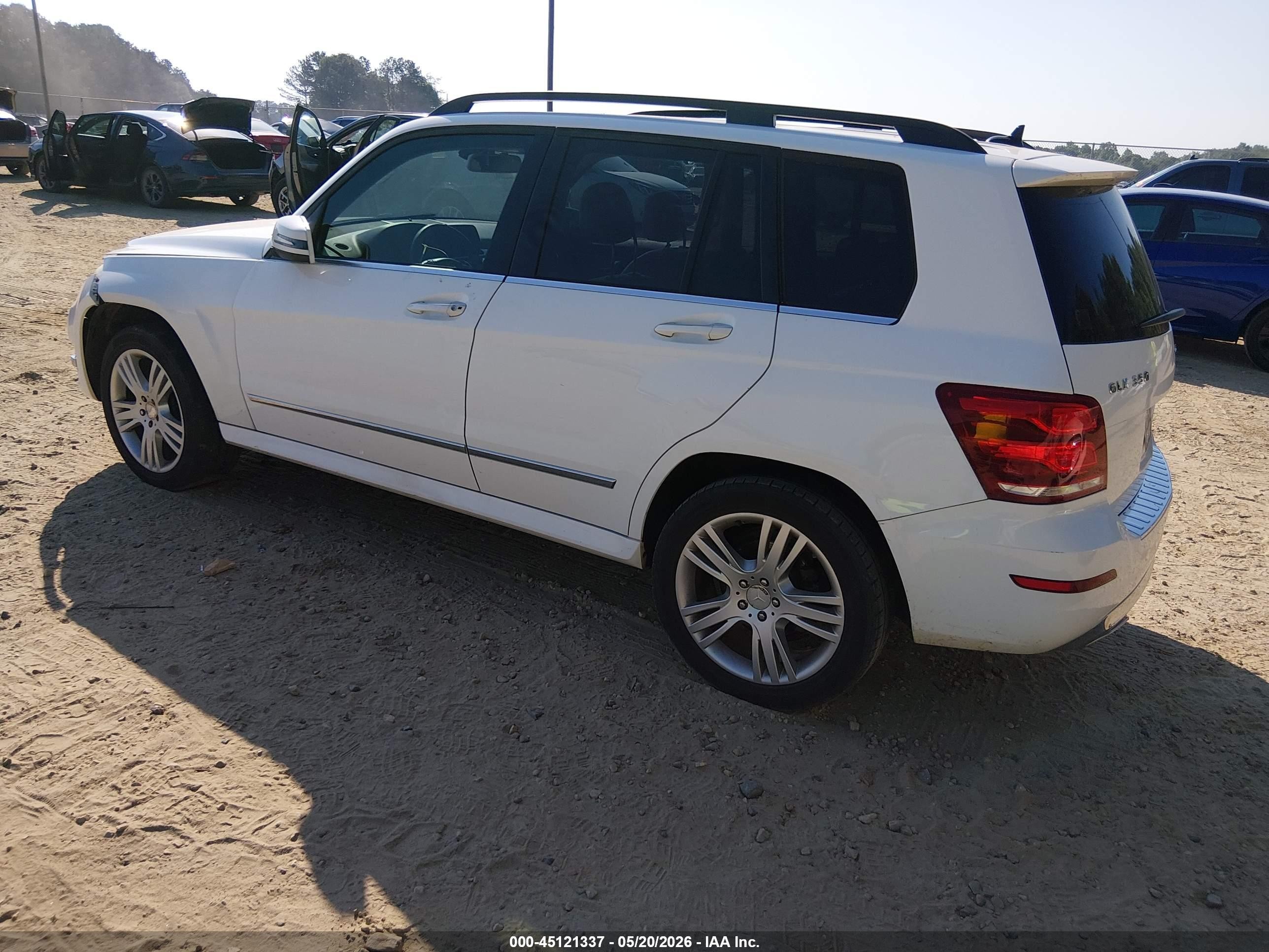 2014 Mercedes-benz Glk 350   White vin: WDCGG5HB0EG315497
