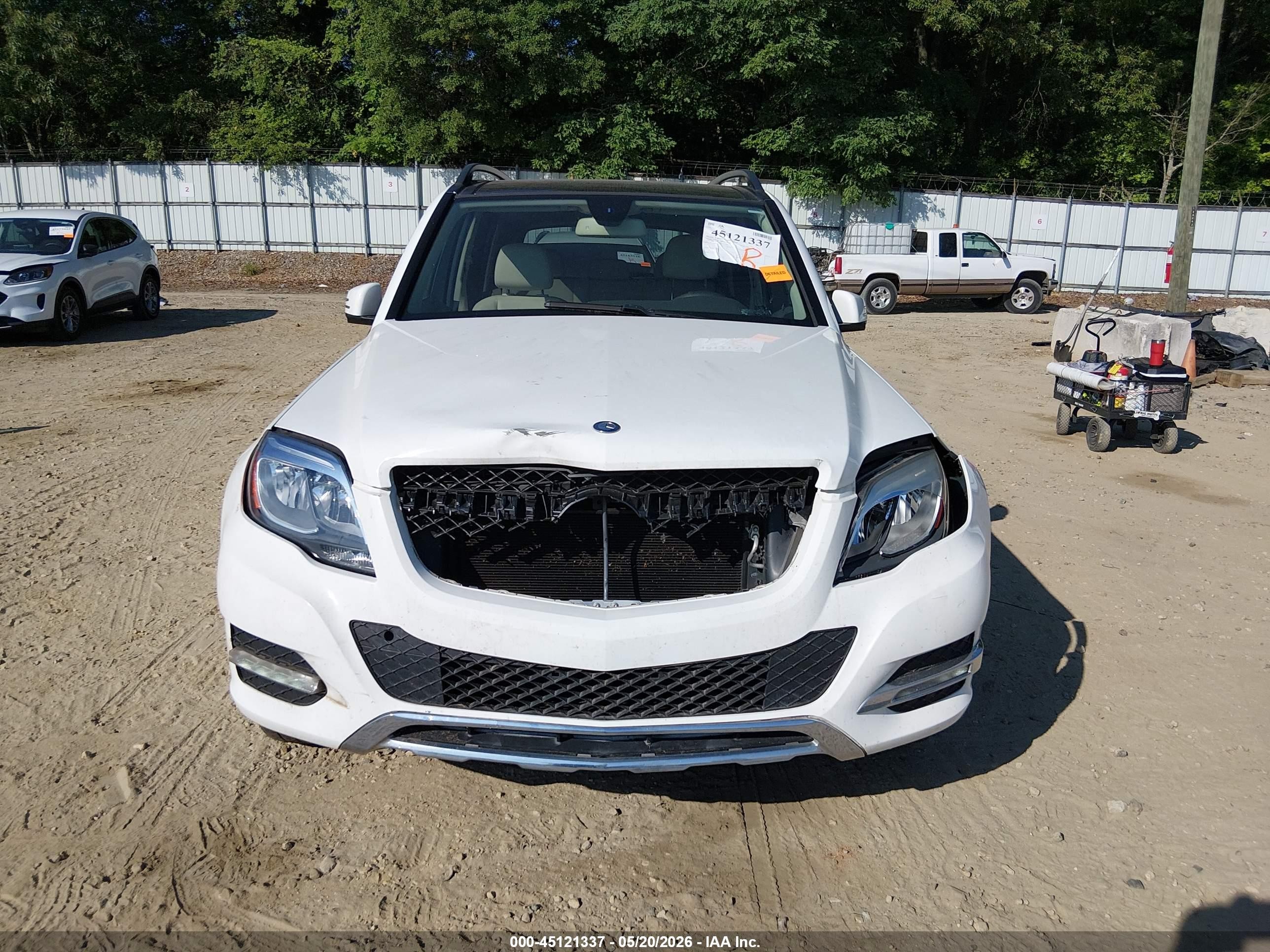 2014 Mercedes-benz Glk 350   White vin: WDCGG5HB0EG315497