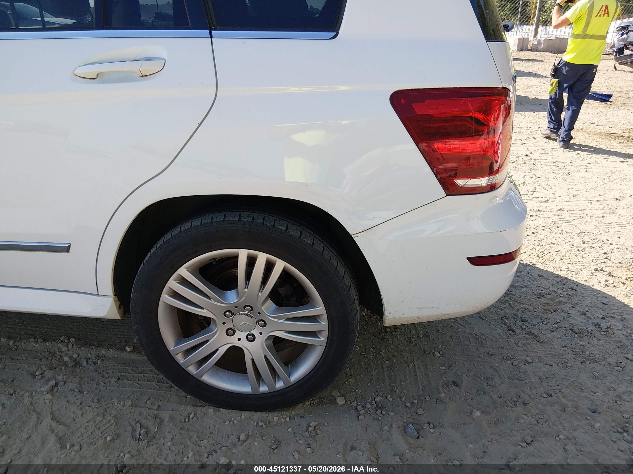 2014 Mercedes-benz Glk 350   White vin: WDCGG5HB0EG315497