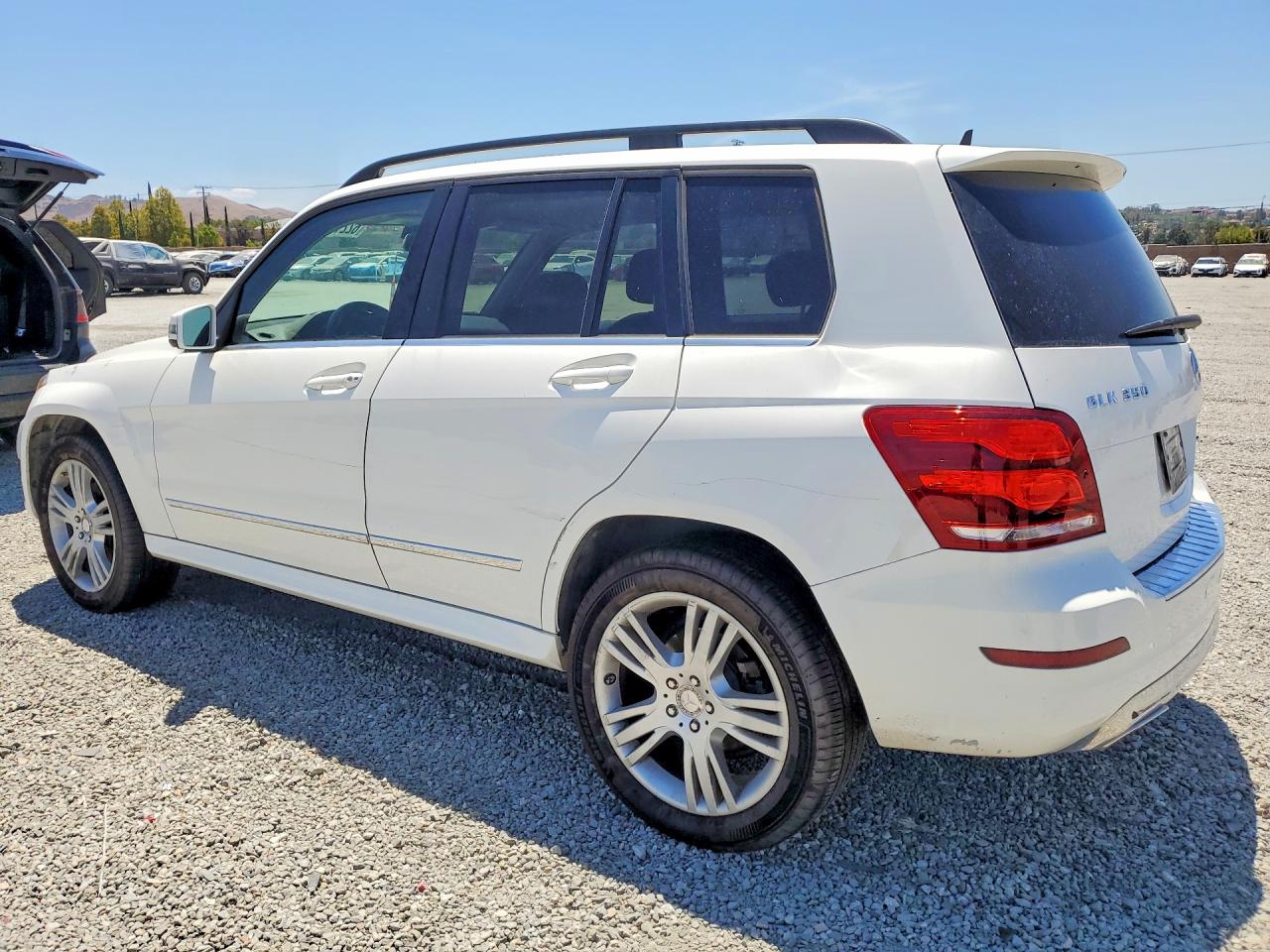 2015 Mercedes-benz Glk 350 White vin: WDCGG5HB0FG338358