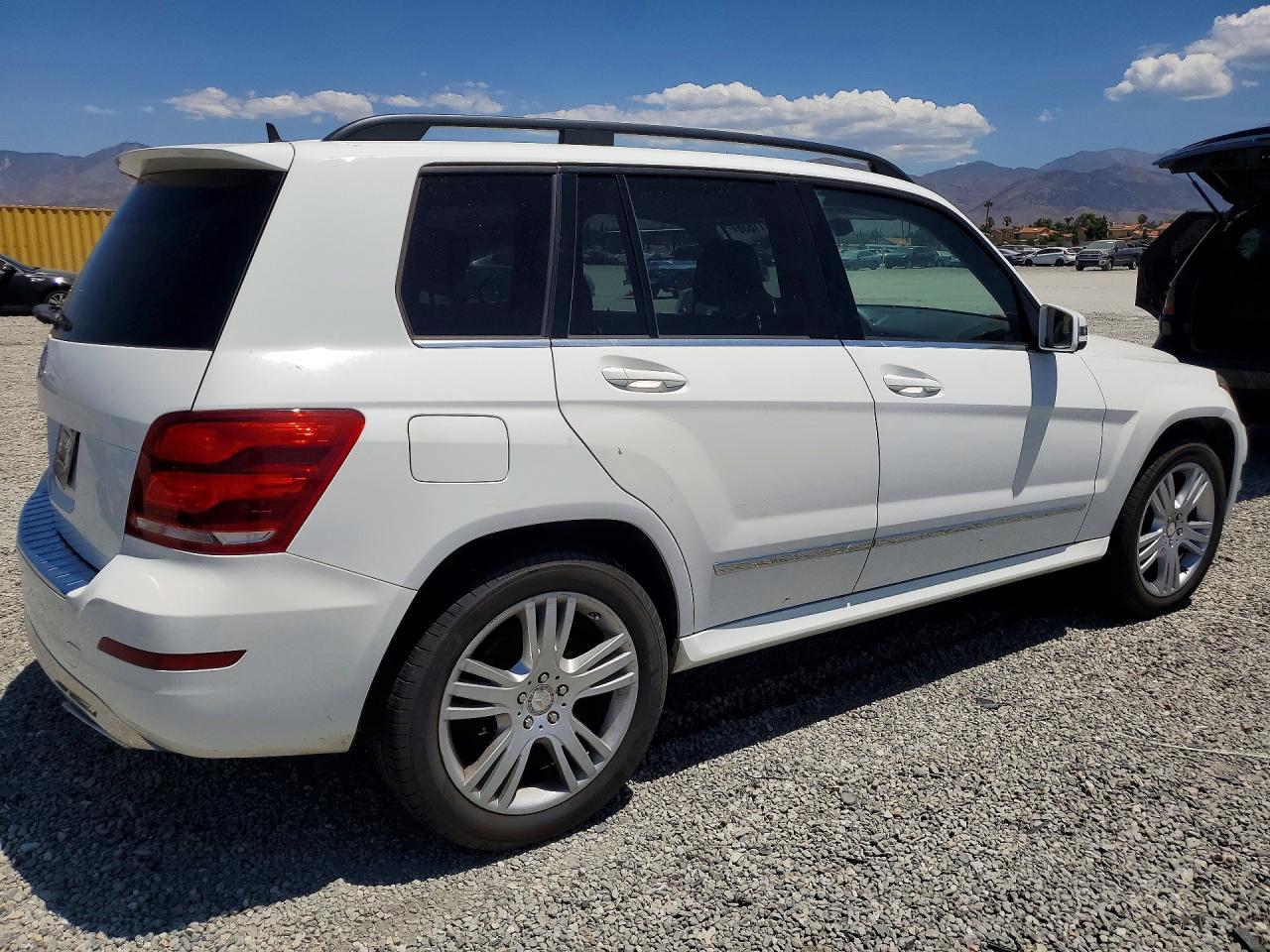 2015 Mercedes-benz Glk 350 White vin: WDCGG5HB0FG338358