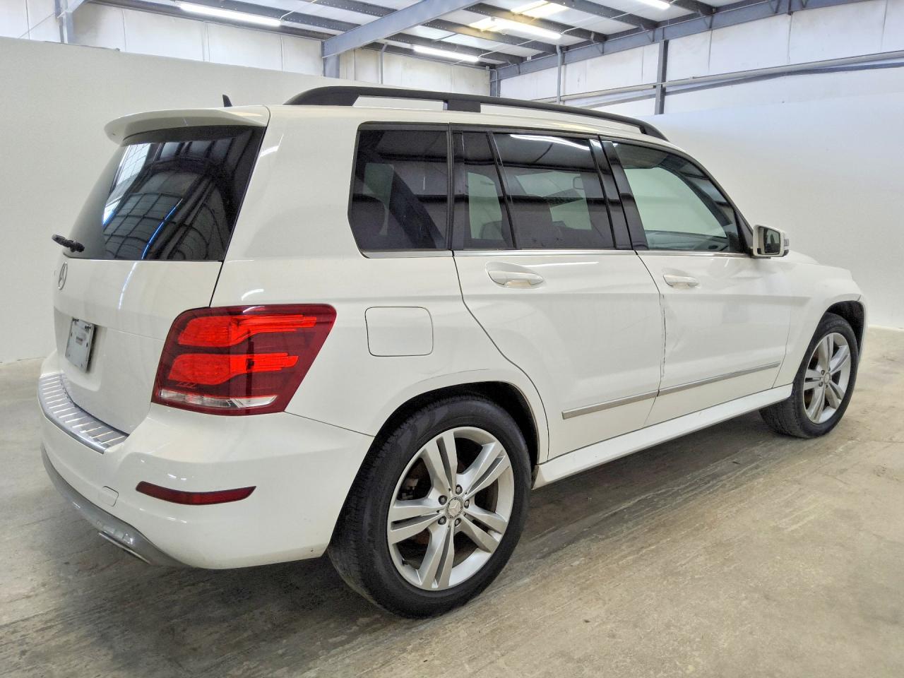 2015 Mercedes-benz Glk Белый vin: WDCGG5HB0FG359078
