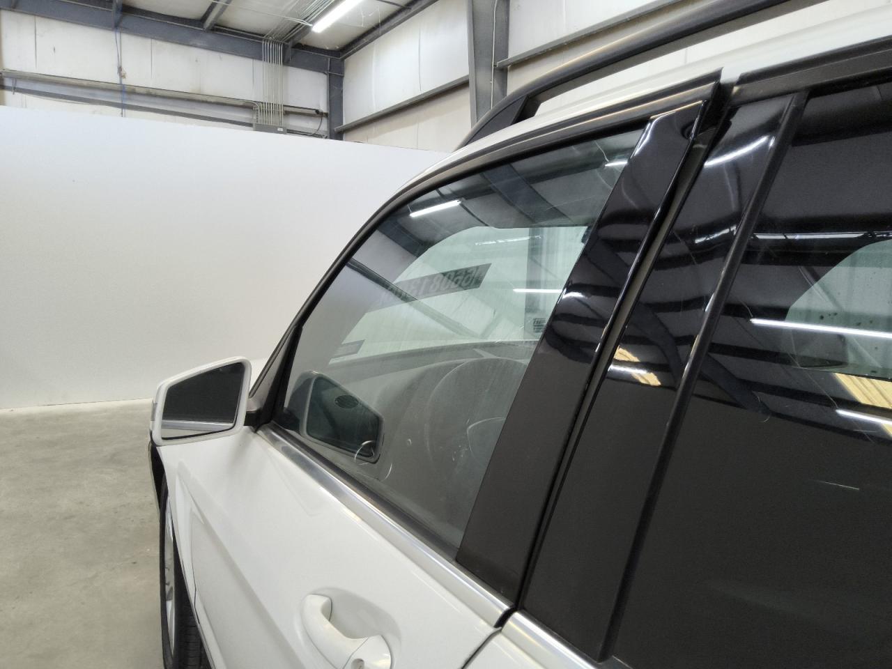 2015 Mercedes-benz Glk Белый vin: WDCGG5HB0FG359078 Damage: Left Front Door, Dent(S) W/ Paint Dmg, 1 To 2 Inches