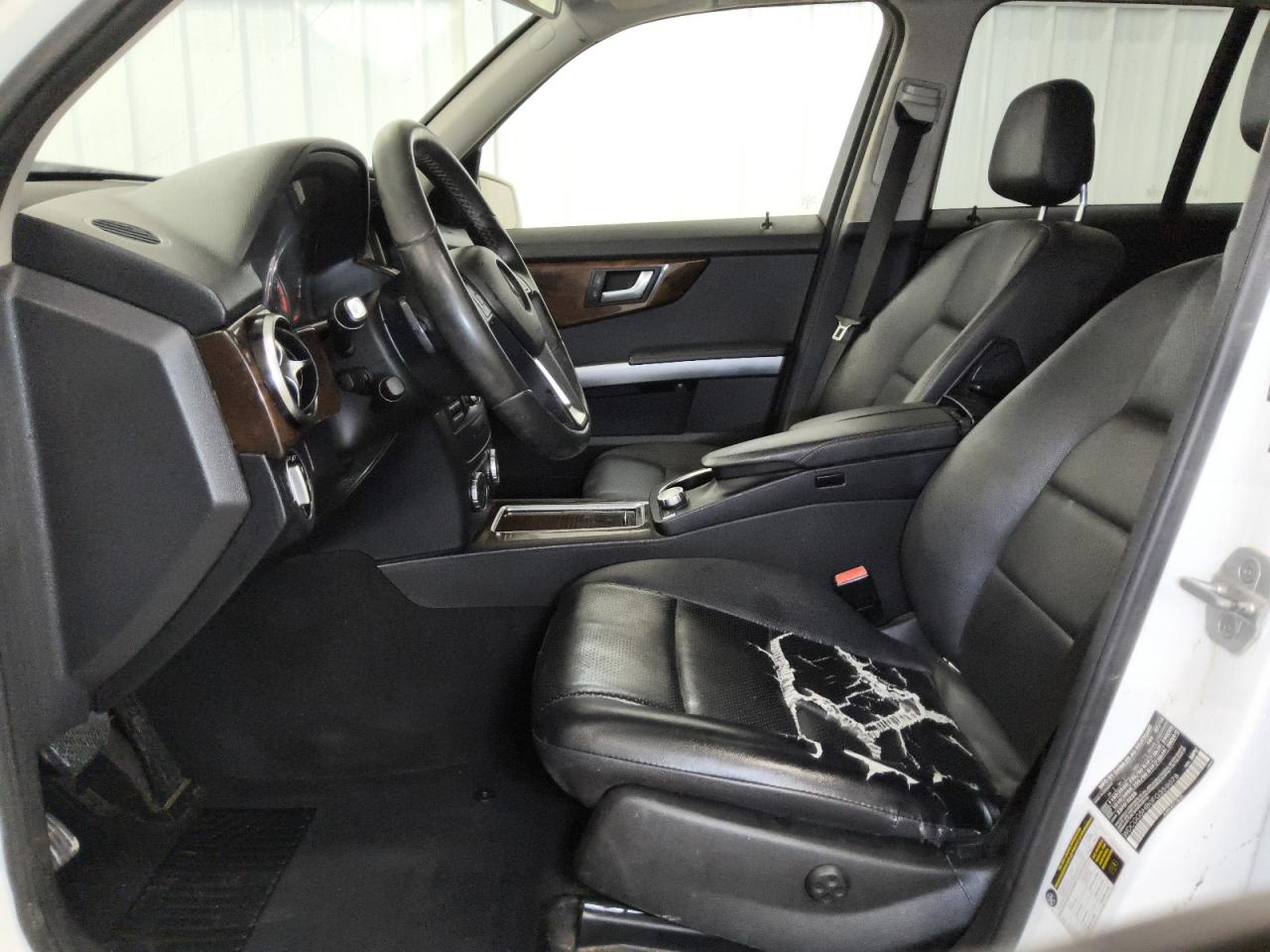 2015 Mercedes-benz Glk Белый vin: WDCGG5HB0FG359078 Damage: Left Front Seat, Torn, > 12 Inches