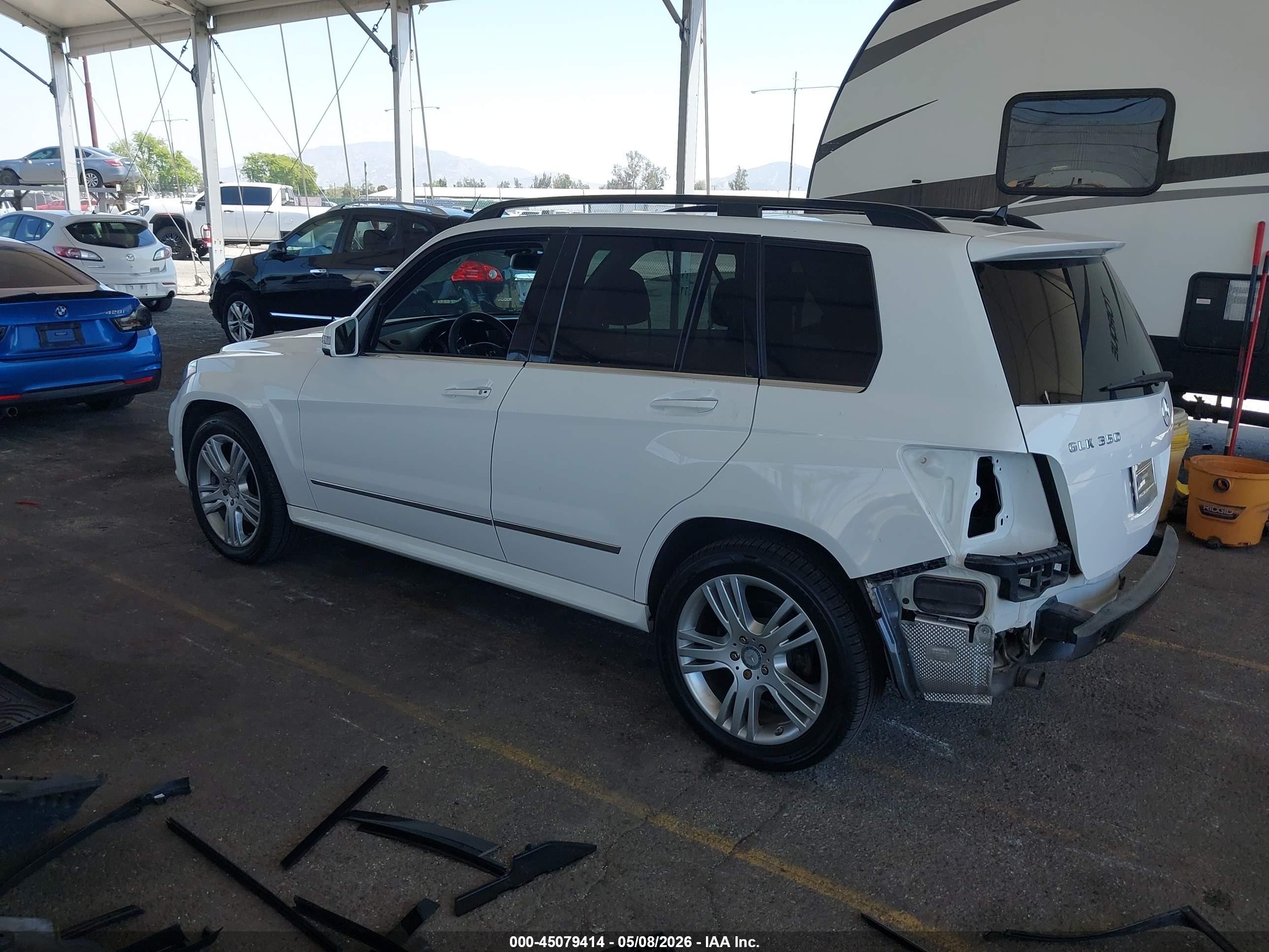 2015 Mercedes-benz Glk 350   White vin: WDCGG5HB0FG413544