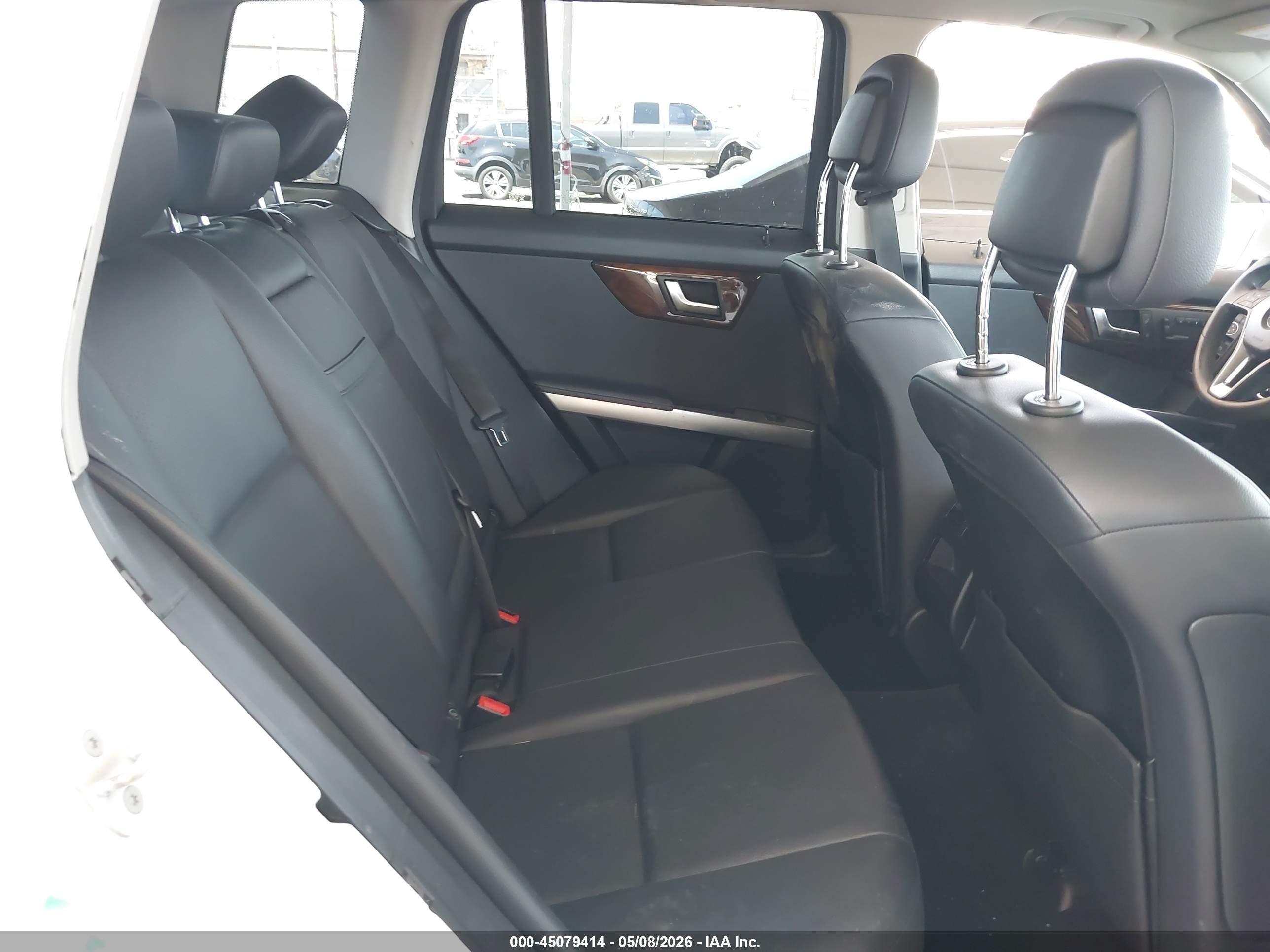 2015 Mercedes-benz Glk 350   White vin: WDCGG5HB0FG413544