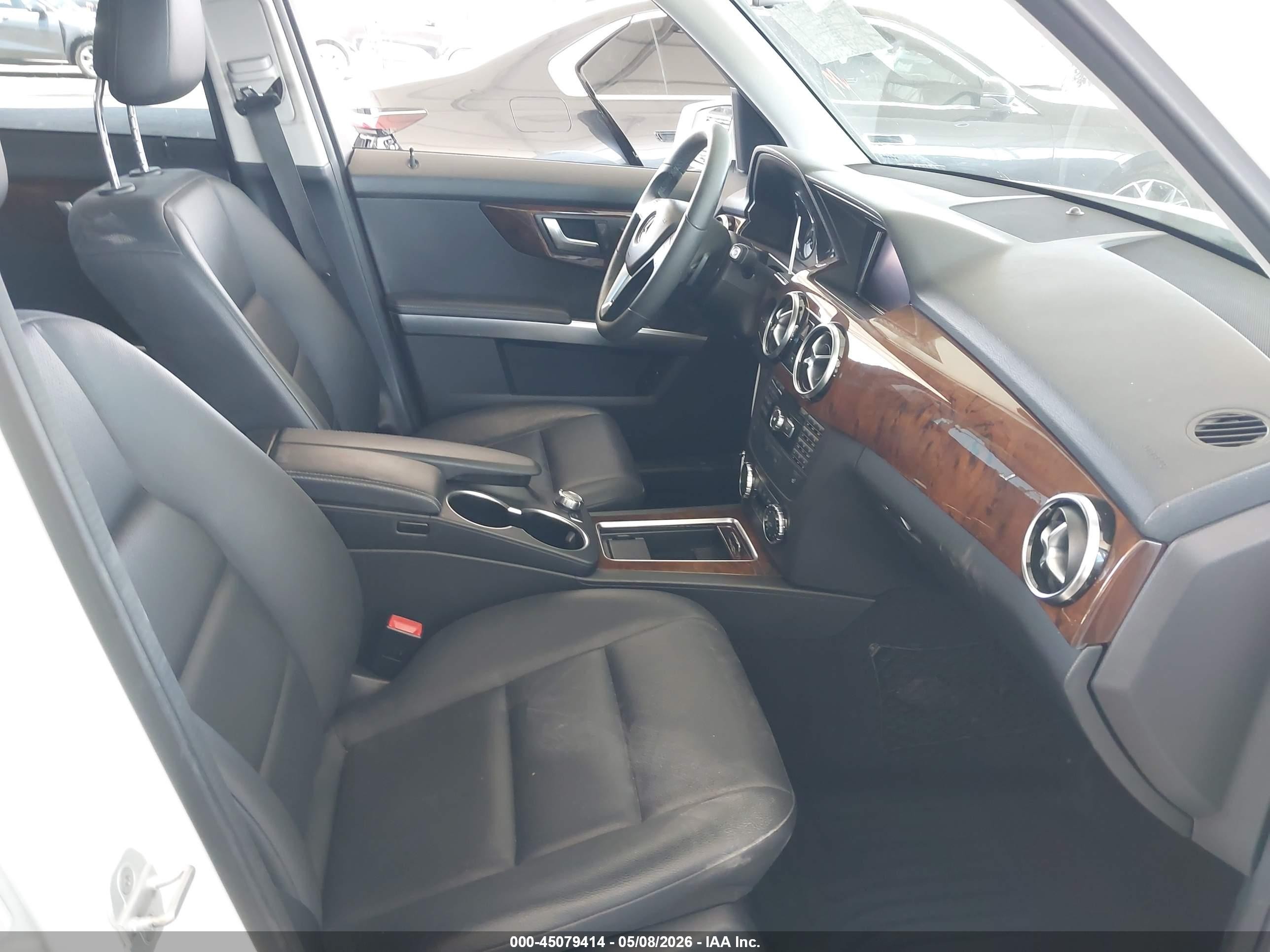 2015 Mercedes-benz Glk 350   White vin: WDCGG5HB0FG413544