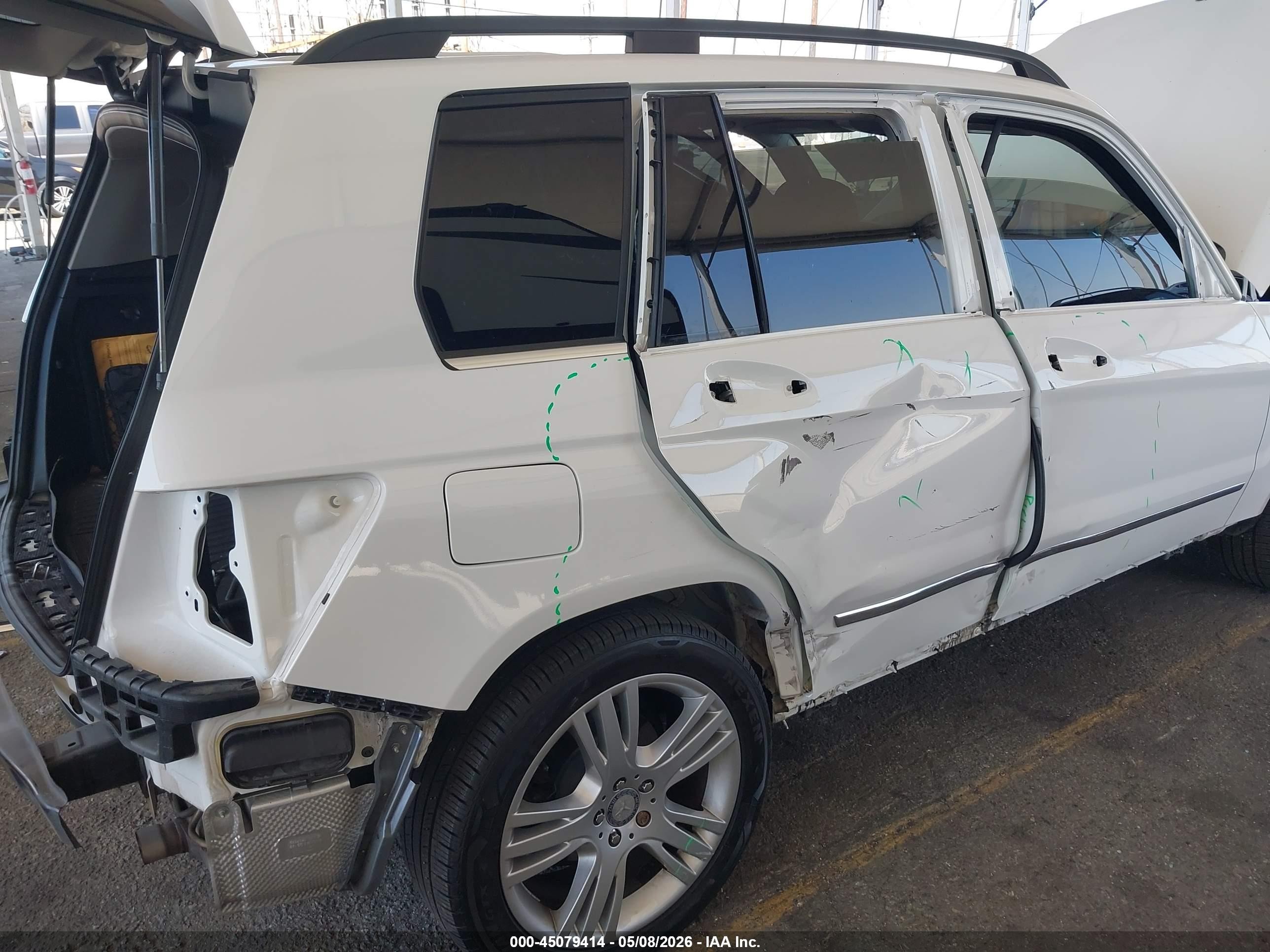 2015 Mercedes-benz Glk 350   White vin: WDCGG5HB0FG413544