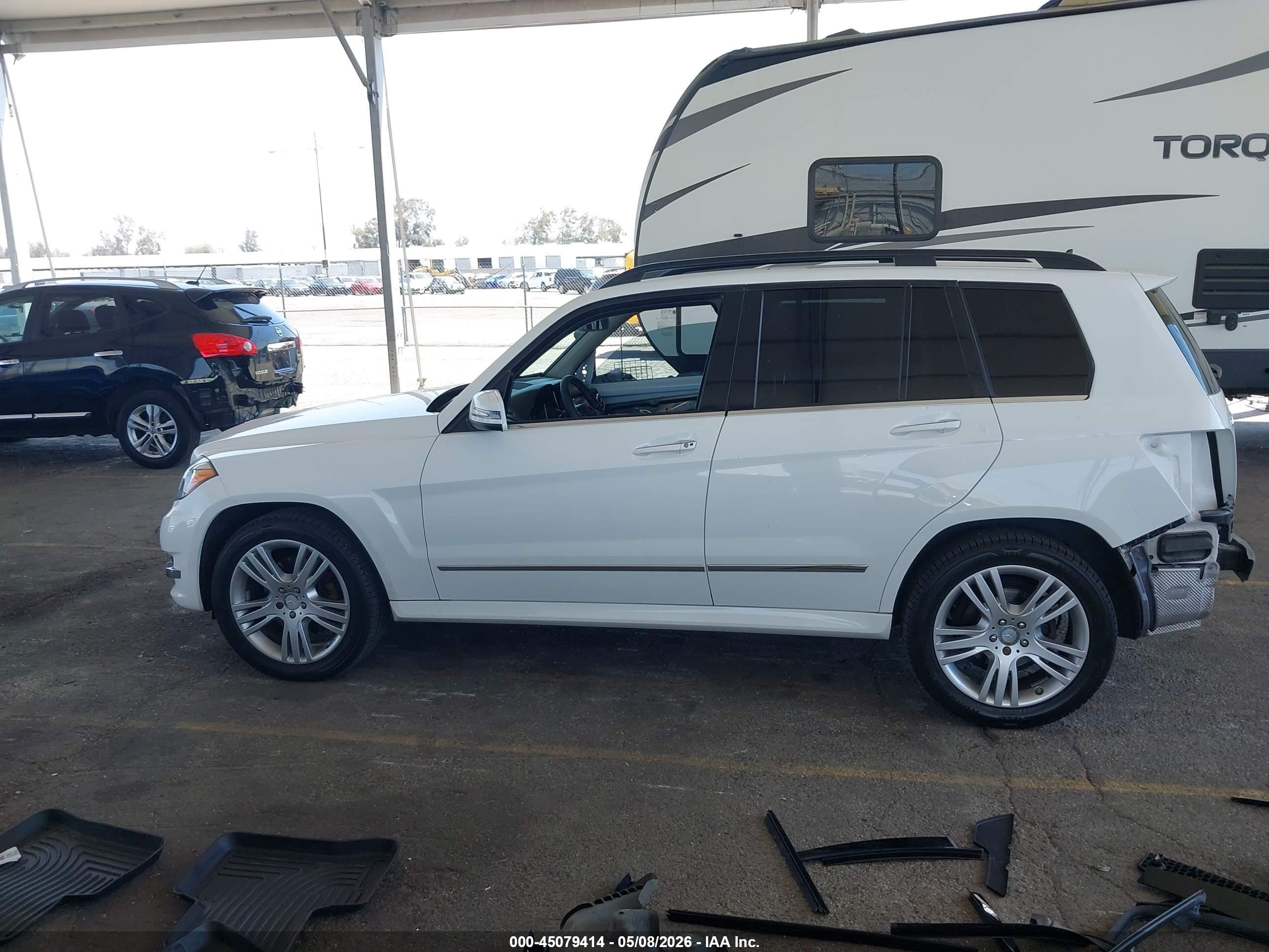 2015 Mercedes-benz Glk 350   White vin: WDCGG5HB0FG413544