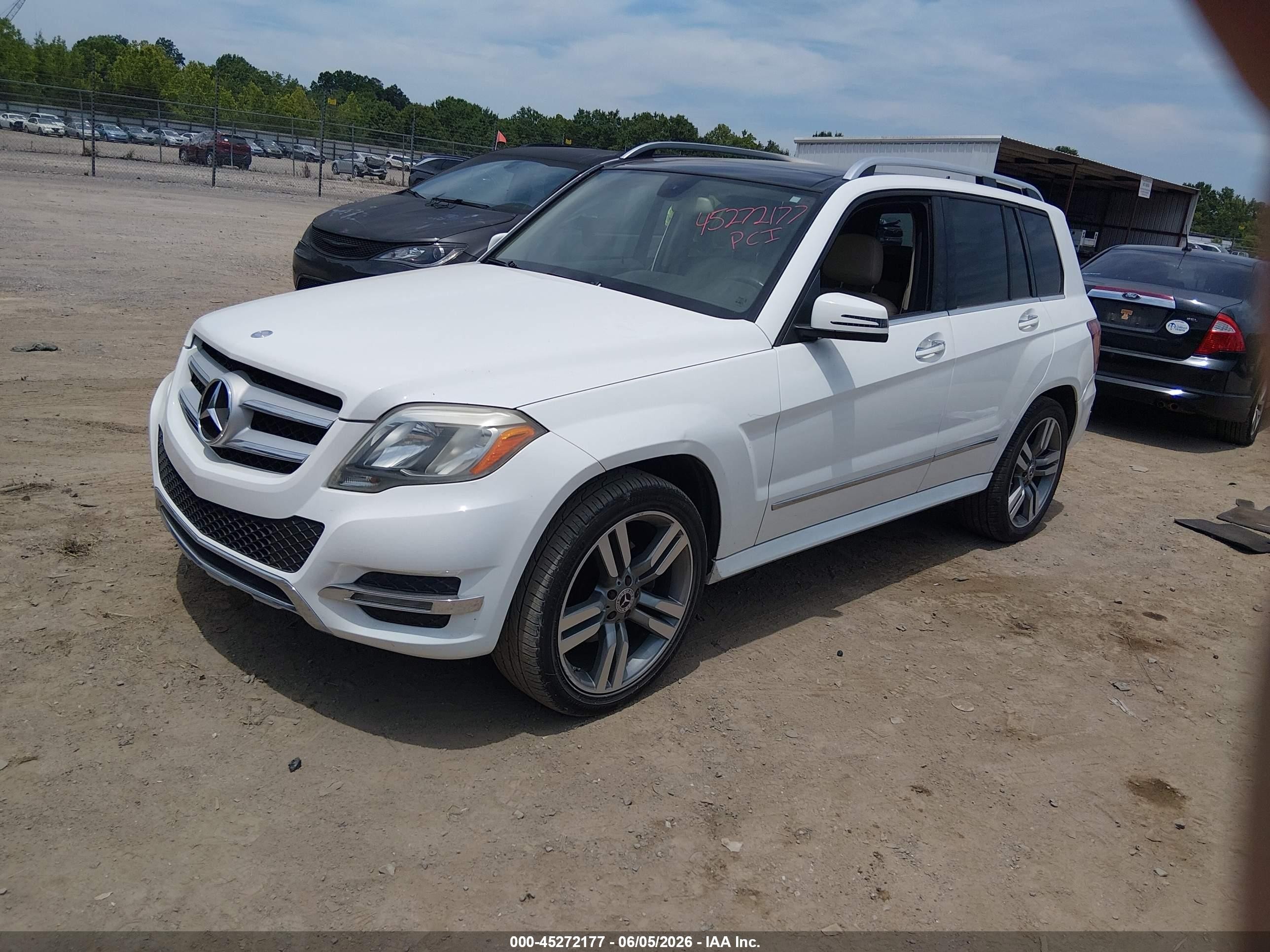 2013 Mercedes-benz Glk 350   White vin: WDCGG5HB1DG018740