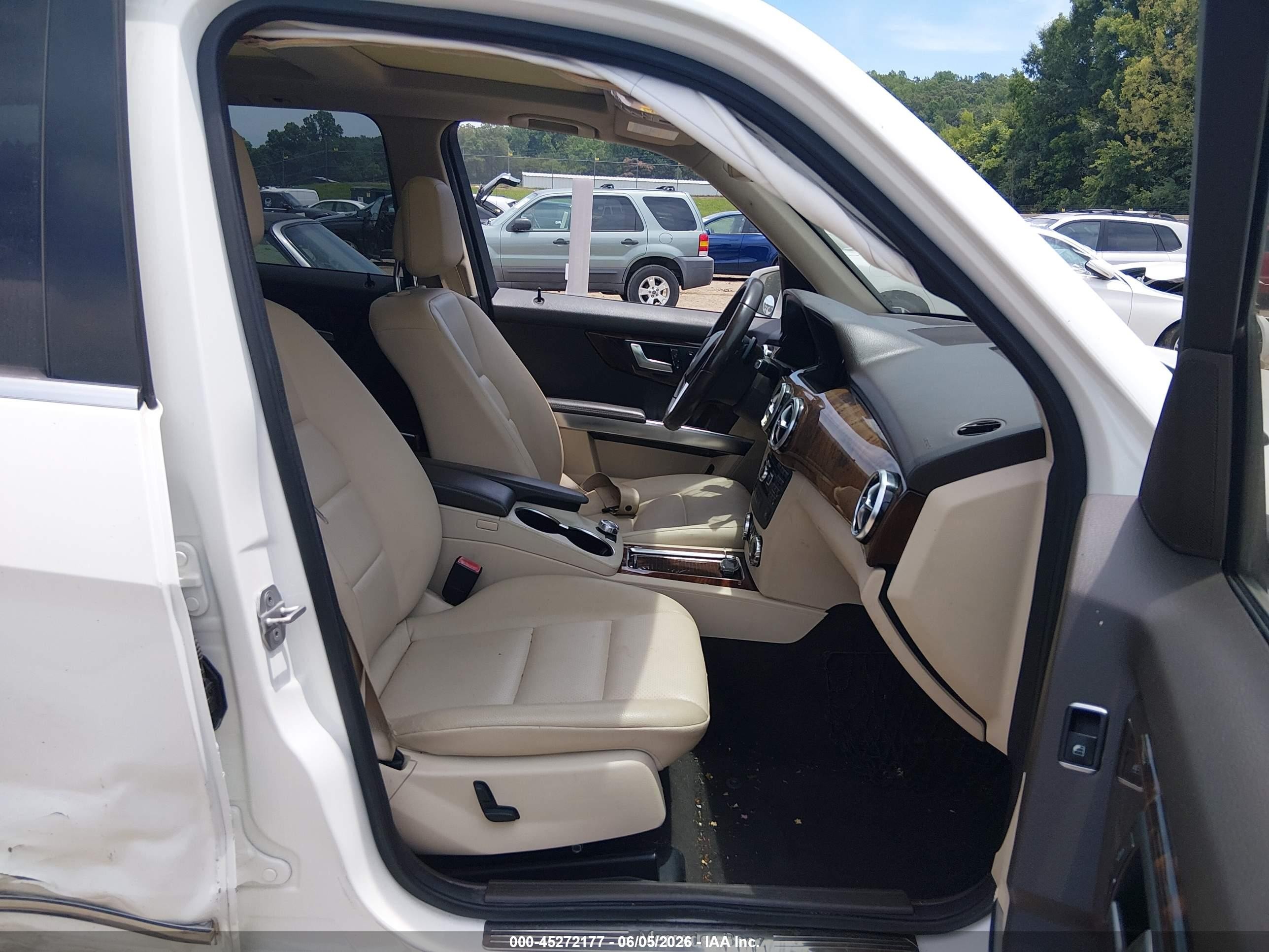 2013 Mercedes-benz Glk 350   White vin: WDCGG5HB1DG018740