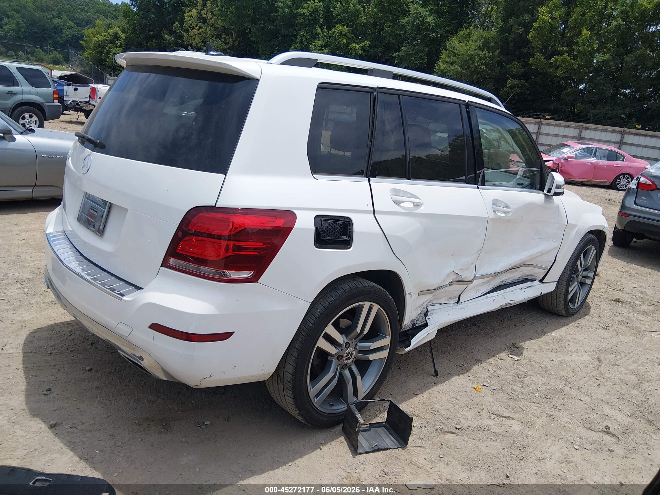 2013 Mercedes-benz Glk 350   White vin: WDCGG5HB1DG018740