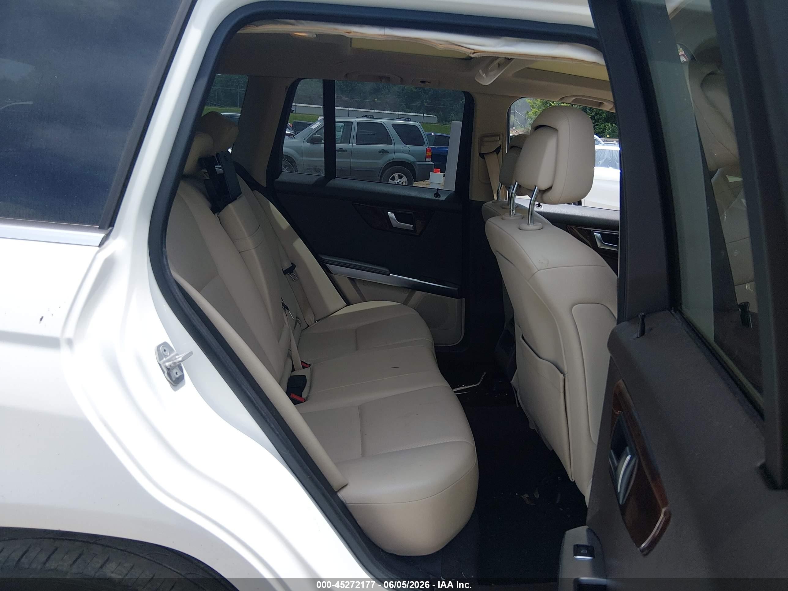2013 Mercedes-benz Glk 350   White vin: WDCGG5HB1DG018740
