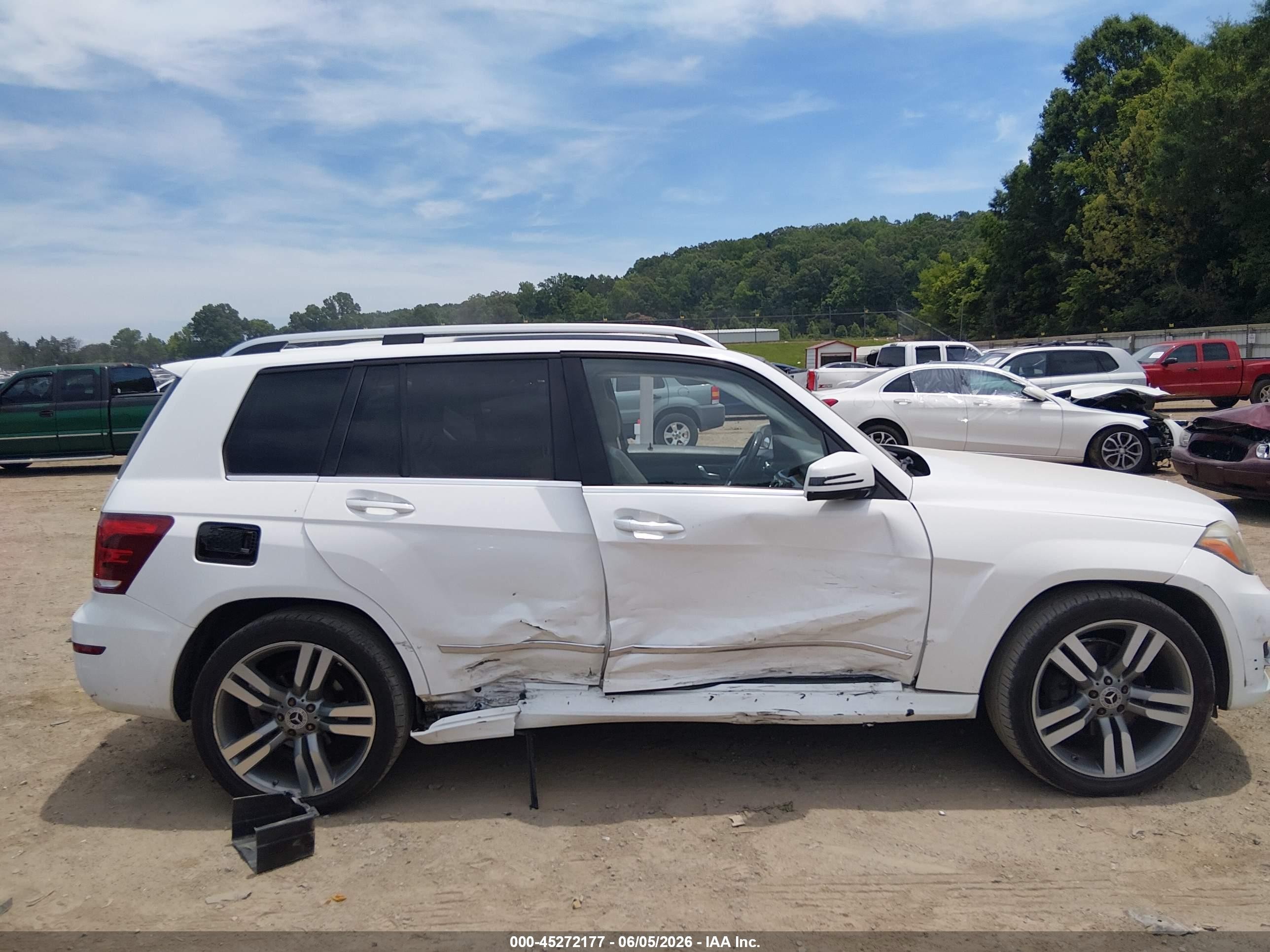 2013 Mercedes-benz Glk 350   White vin: WDCGG5HB1DG018740