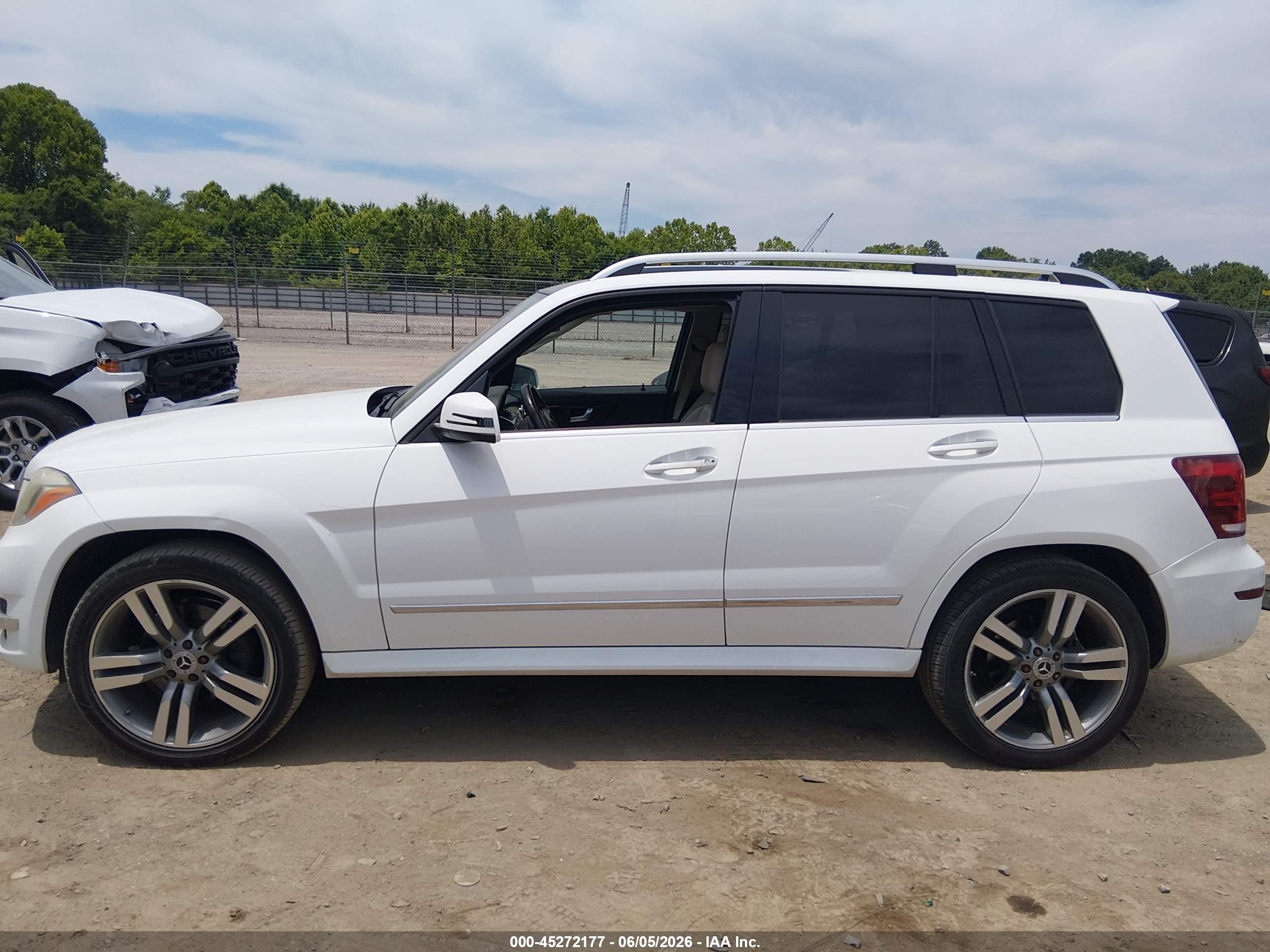 2013 Mercedes-benz Glk 350   White vin: WDCGG5HB1DG018740
