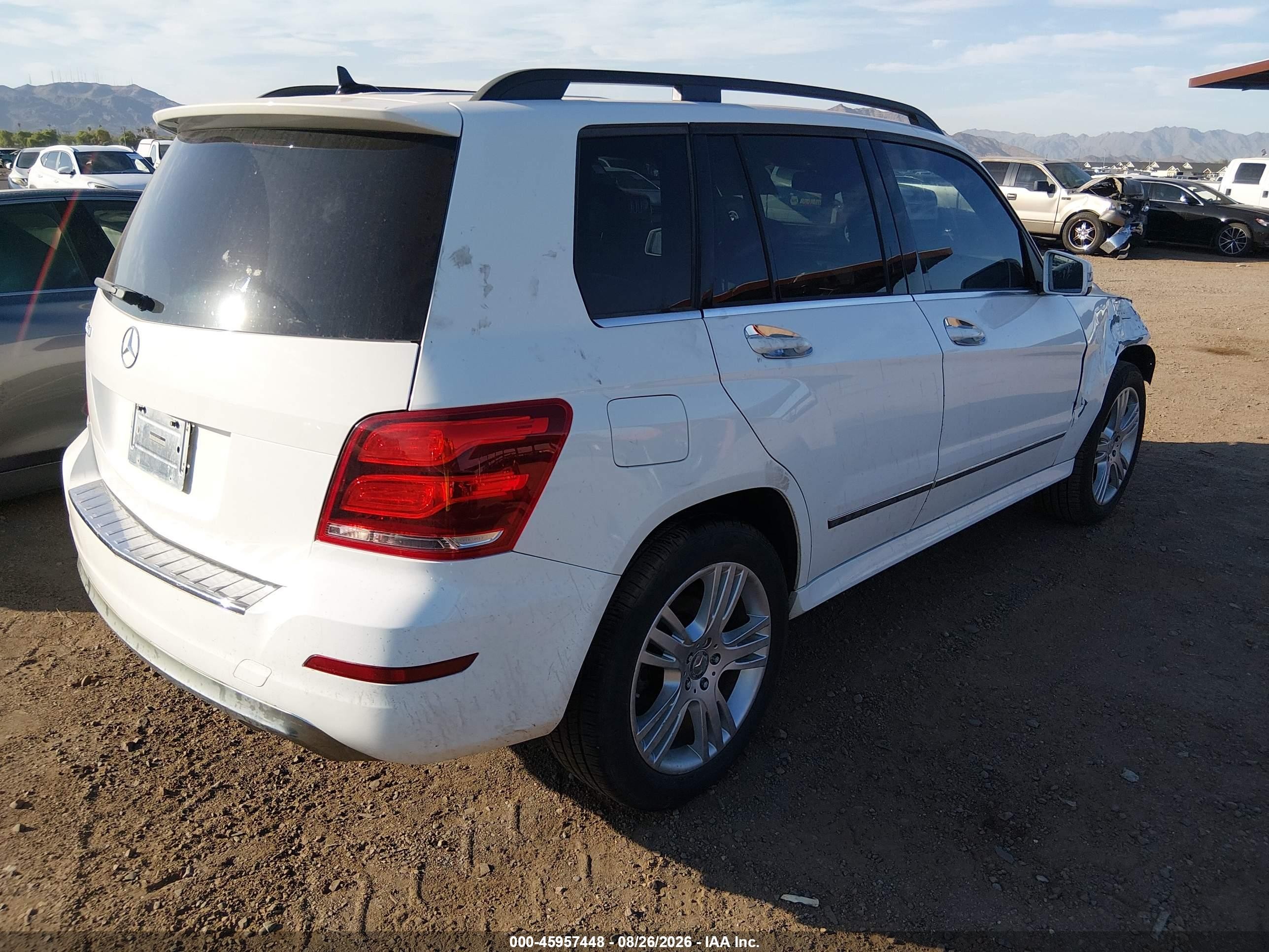 2014 Mercedes-benz Glk 350   White vin: WDCGG5HB1EG296085