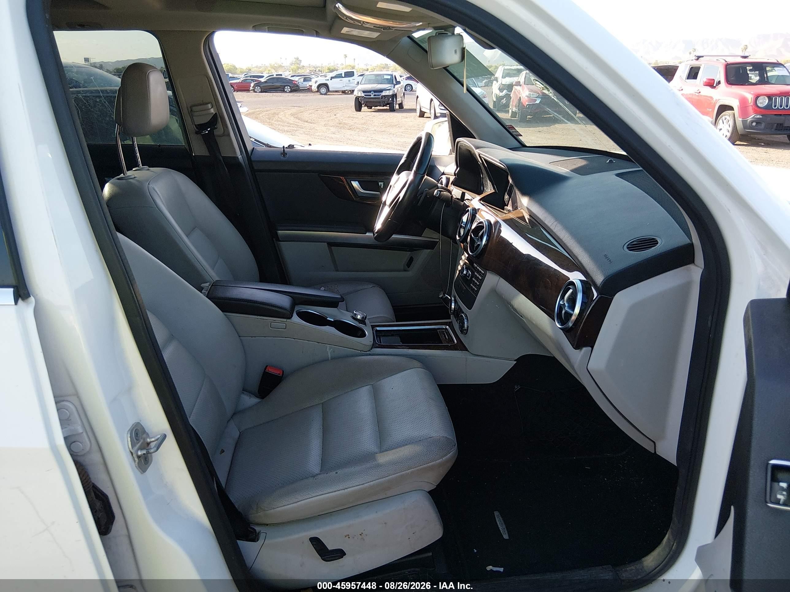 2014 Mercedes-benz Glk 350   White vin: WDCGG5HB1EG296085