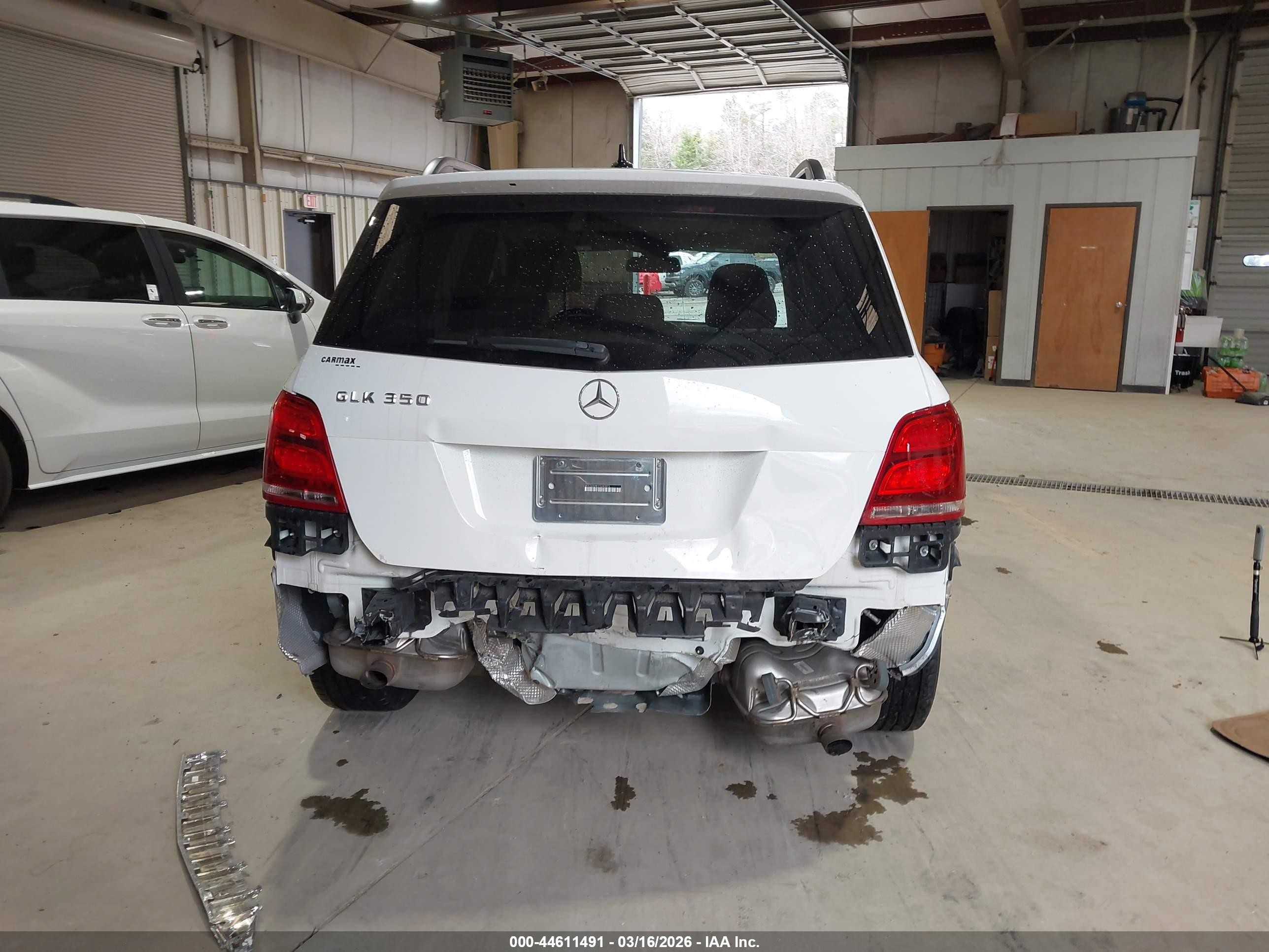 2015 Mercedes-benz Glk 350   White vin: WDCGG5HB1FG343973