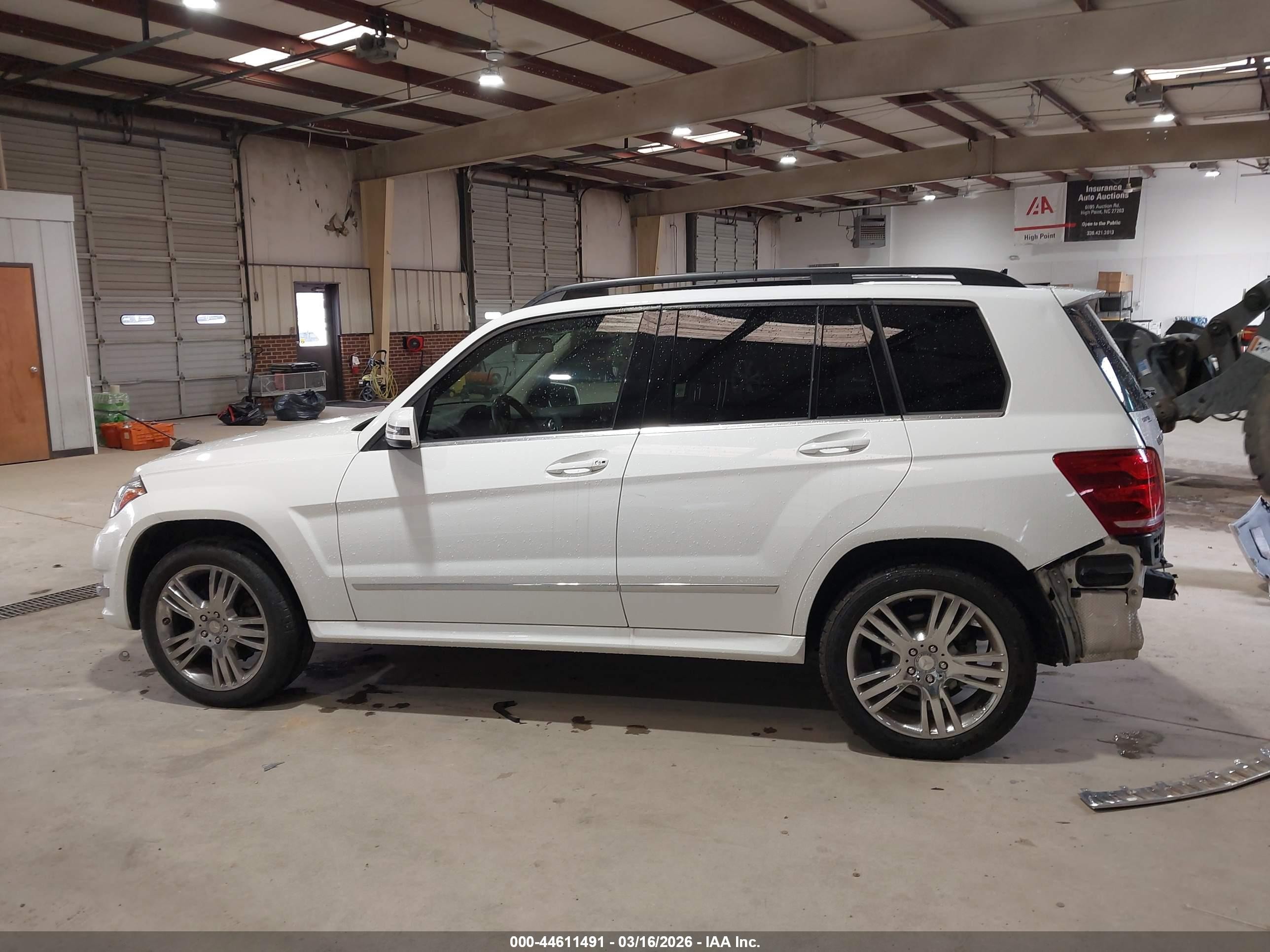 2015 Mercedes-benz Glk 350   White vin: WDCGG5HB1FG343973