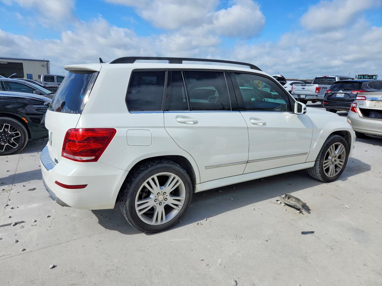 2015 Mercedes-benz Glk 350 White vin: WDCGG5HB1FG347747