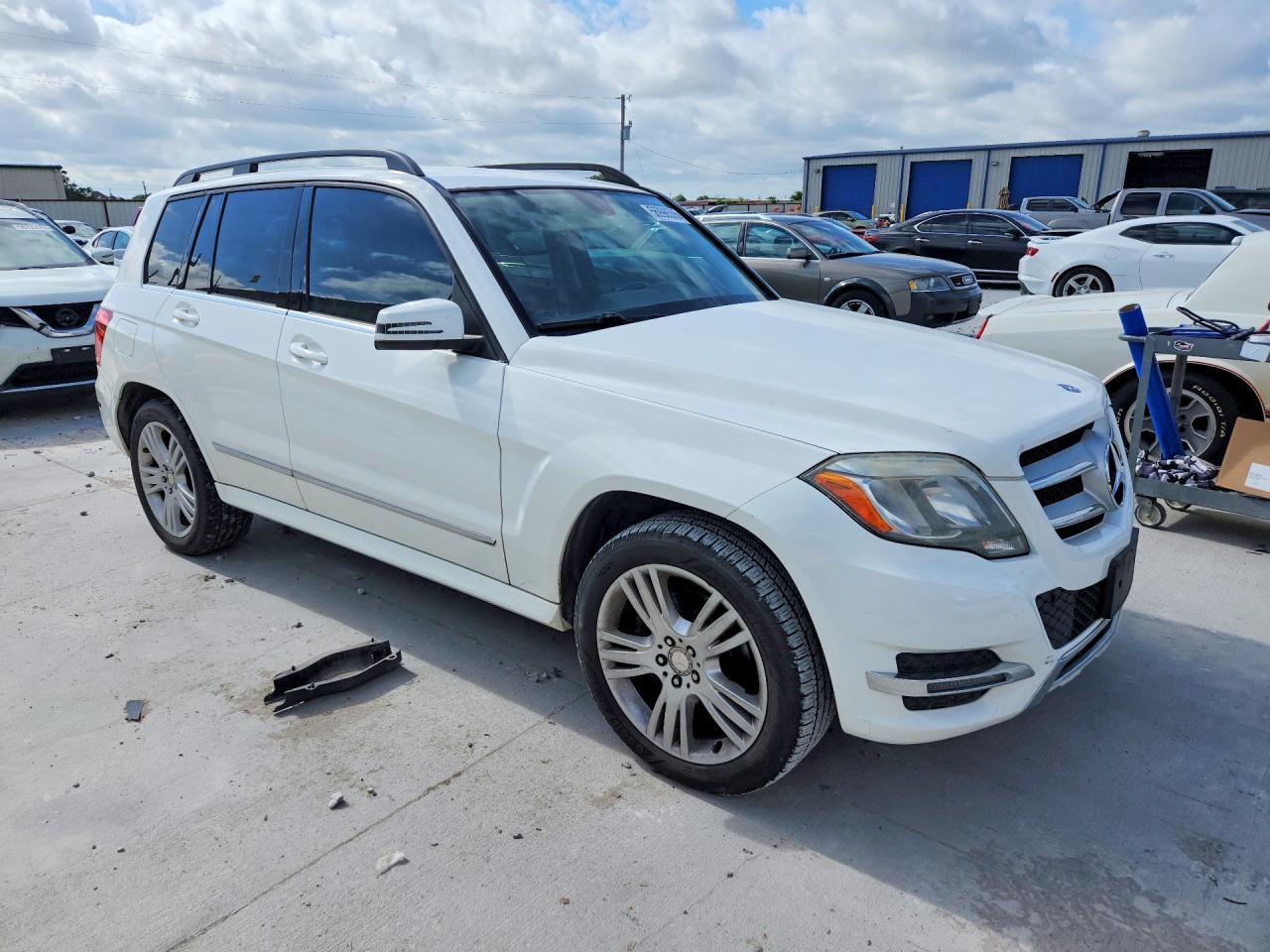 2015 Mercedes-benz Glk 350 White vin: WDCGG5HB1FG347747