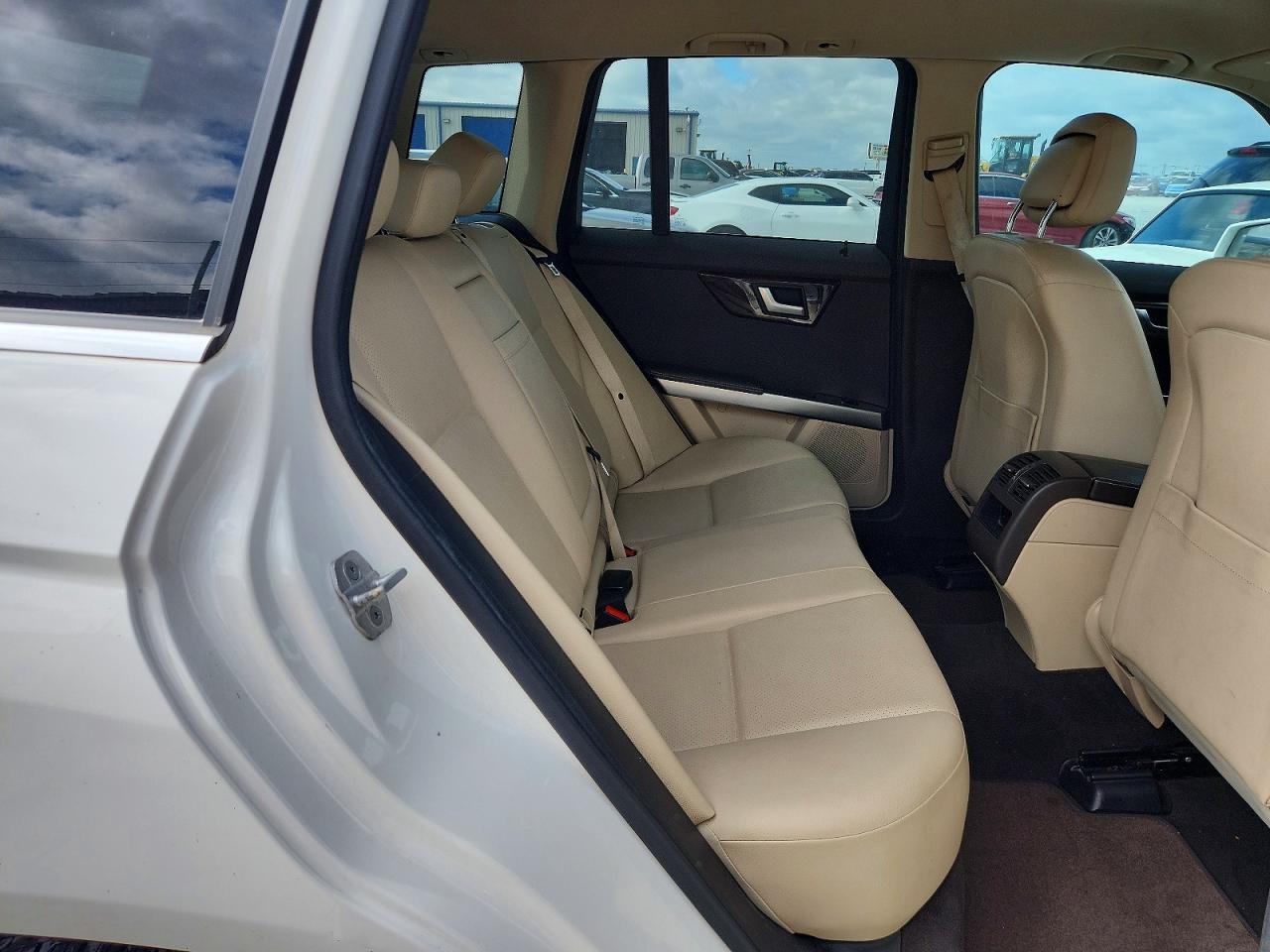 2015 Mercedes-benz Glk 350 White vin: WDCGG5HB1FG347747
