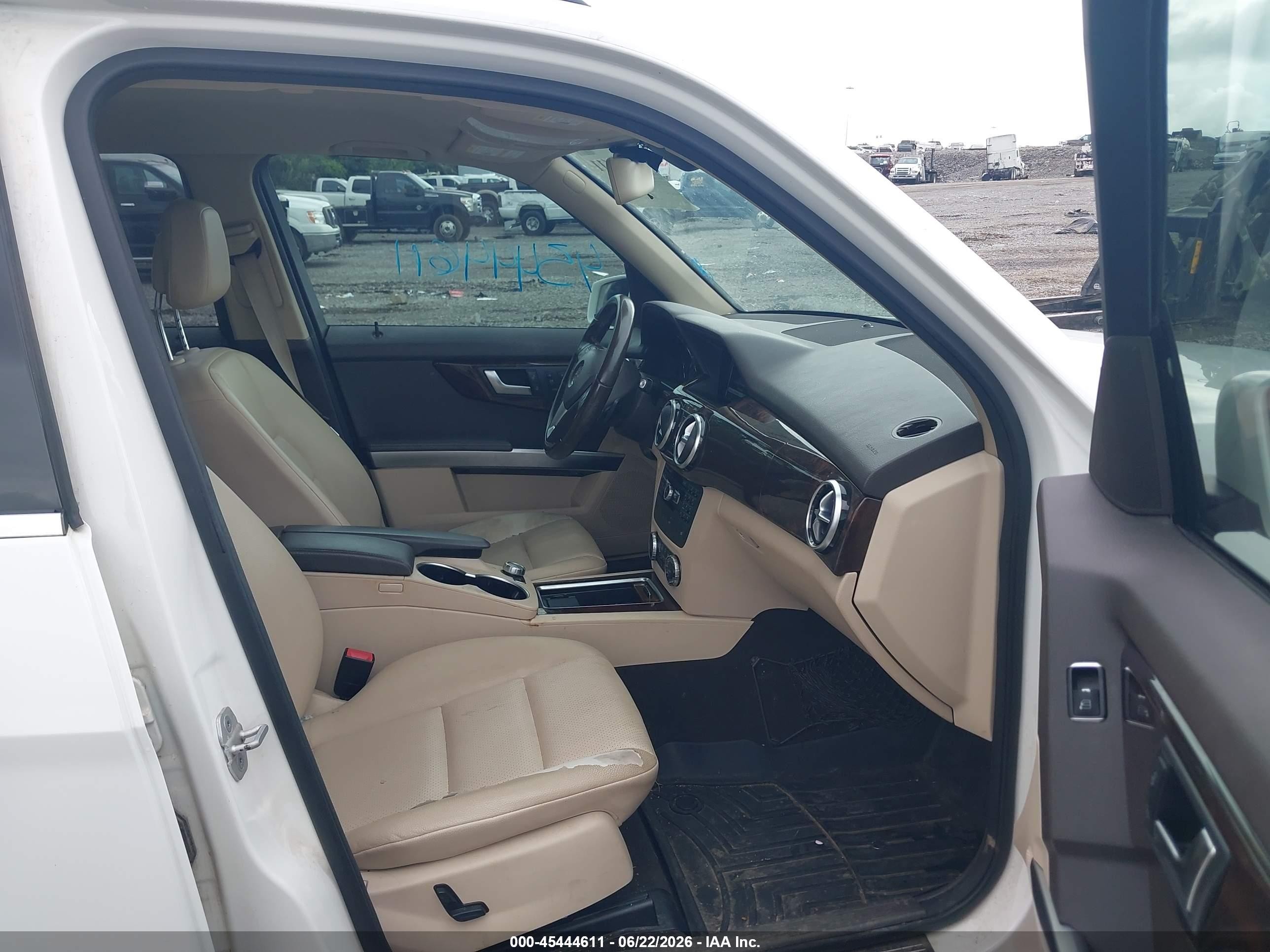 2015 Mercedes-benz Glk 350   Белый vin: WDCGG5HB1FG391263