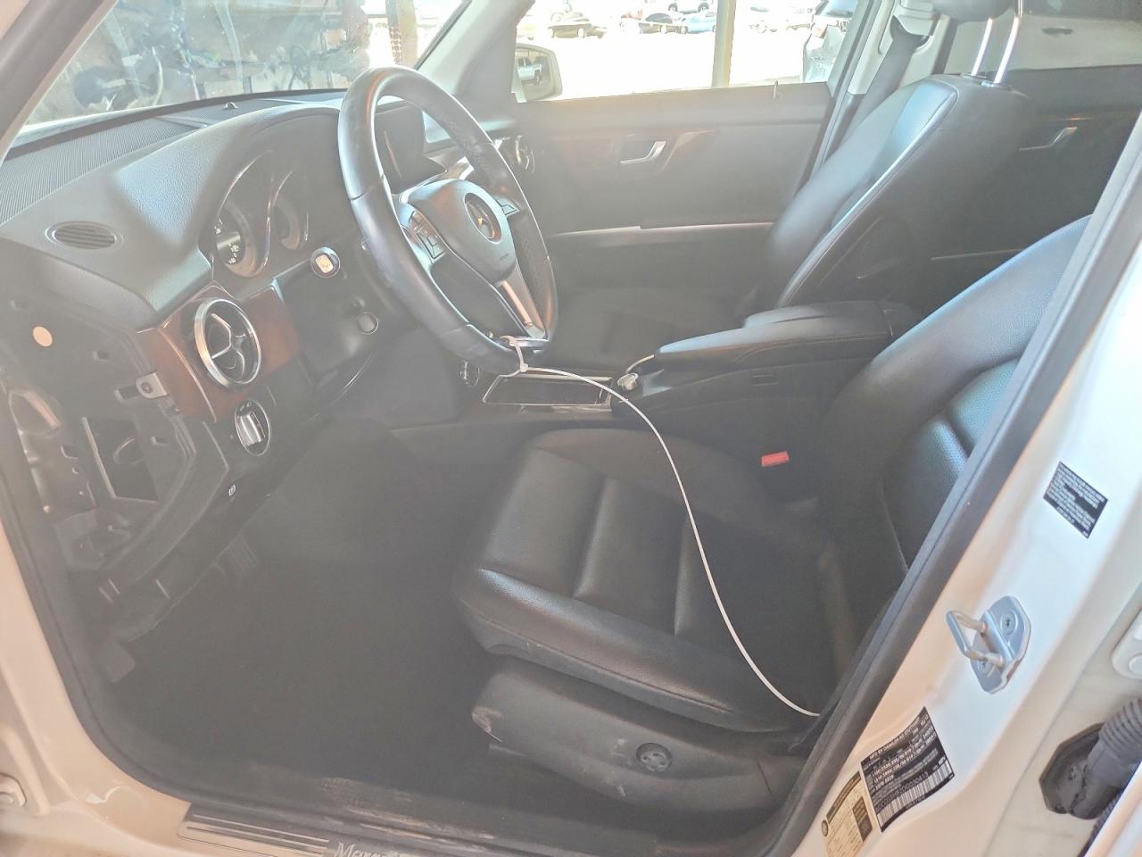 2013 Mercedes-benz Glk 350 White vin: WDCGG5HB2DG030413