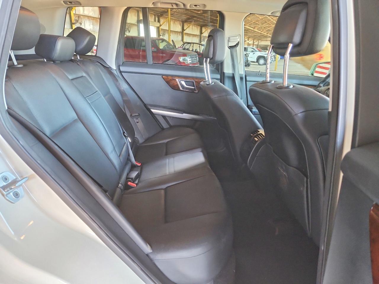 2013 Mercedes-benz Glk 350 White vin: WDCGG5HB2DG030413