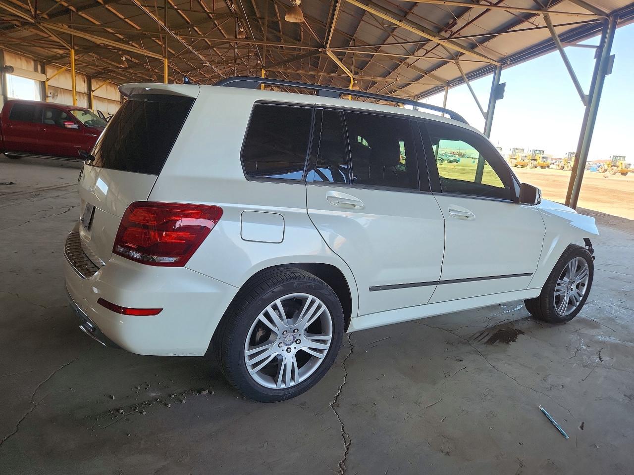 2013 Mercedes-benz Glk 350 White vin: WDCGG5HB2DG030413
