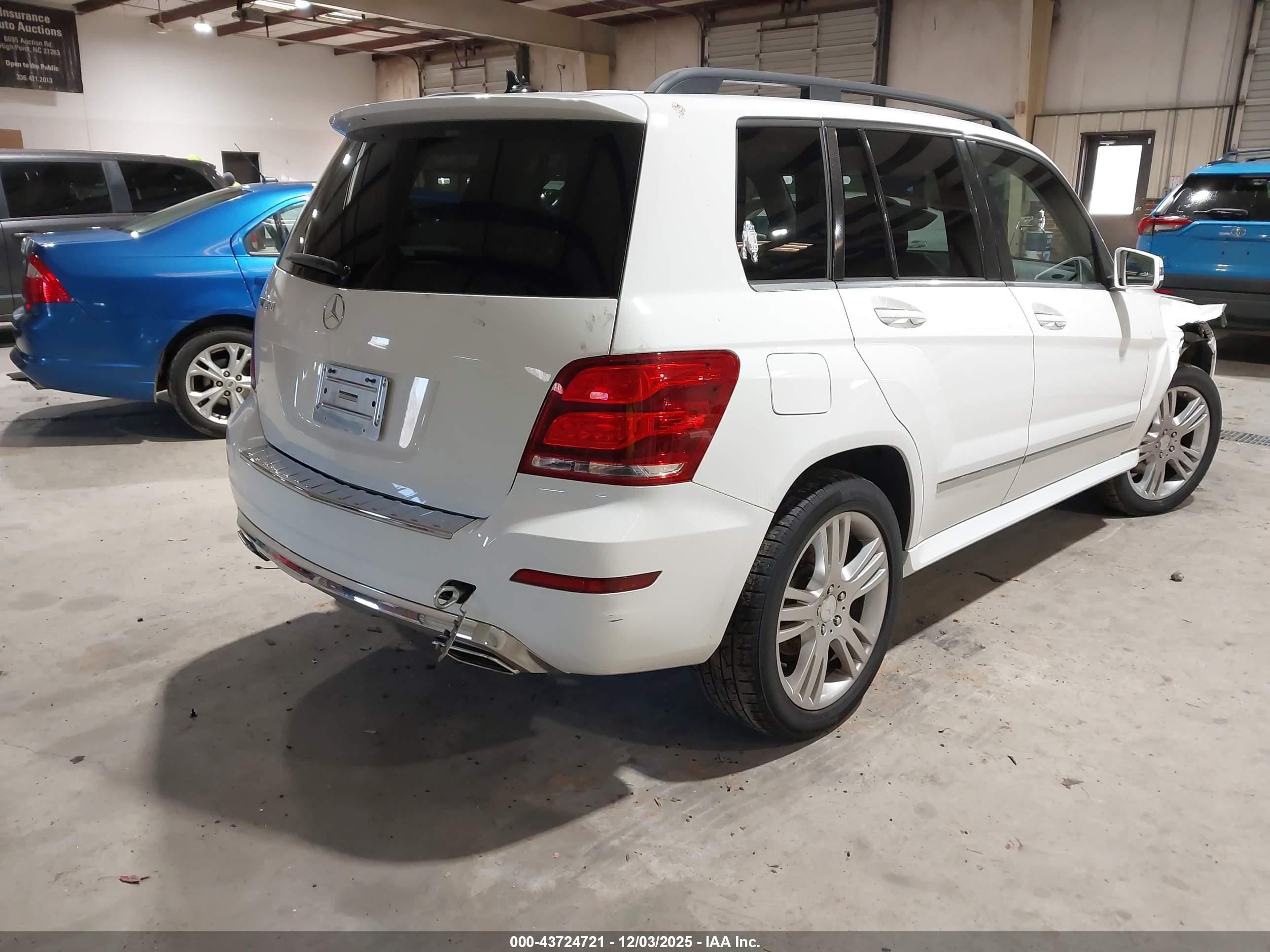 2013 Mercedes-benz Glk 350   White vin: WDCGG5HB2DG102341