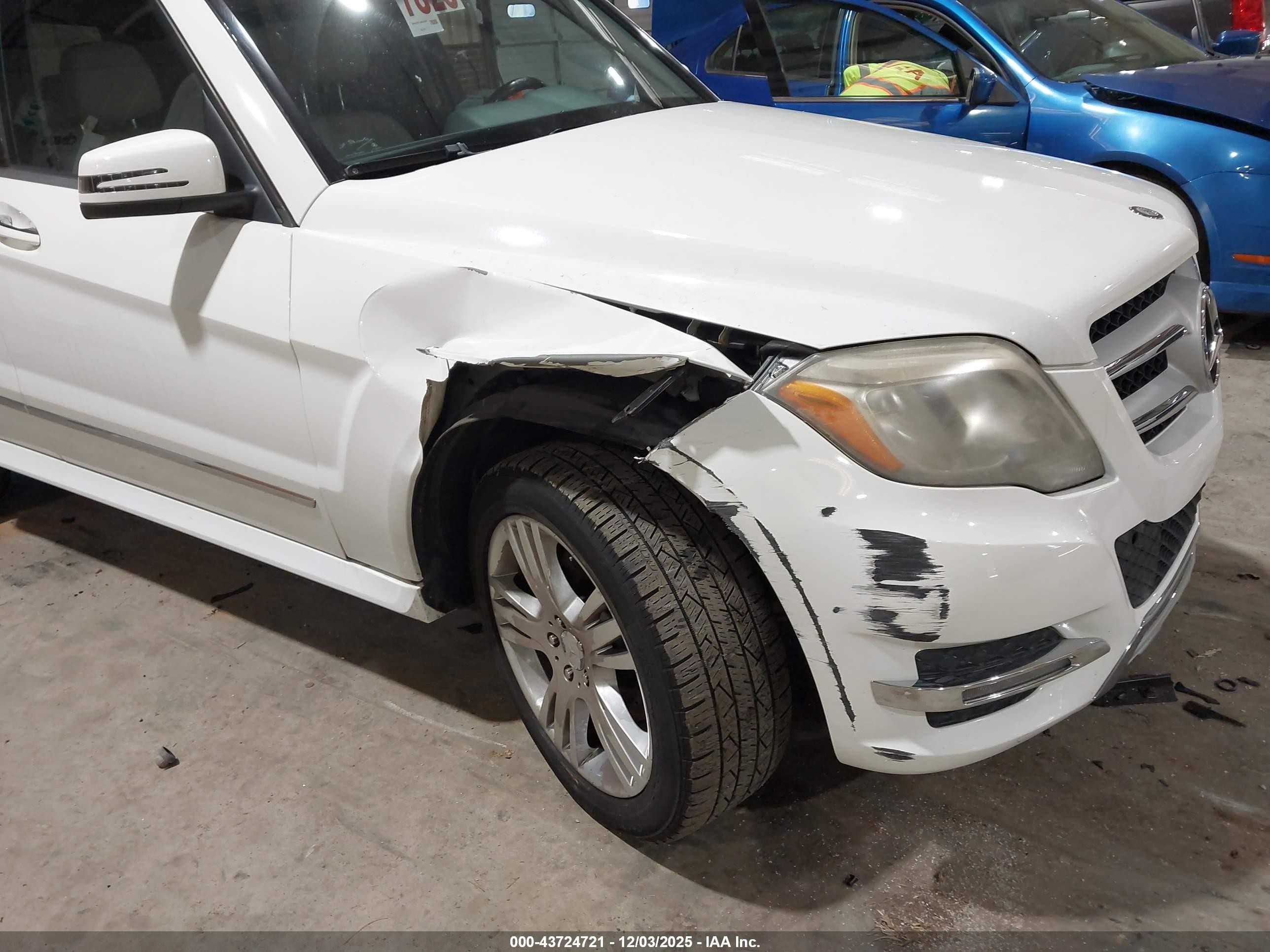 2013 Mercedes-benz Glk 350   White vin: WDCGG5HB2DG102341