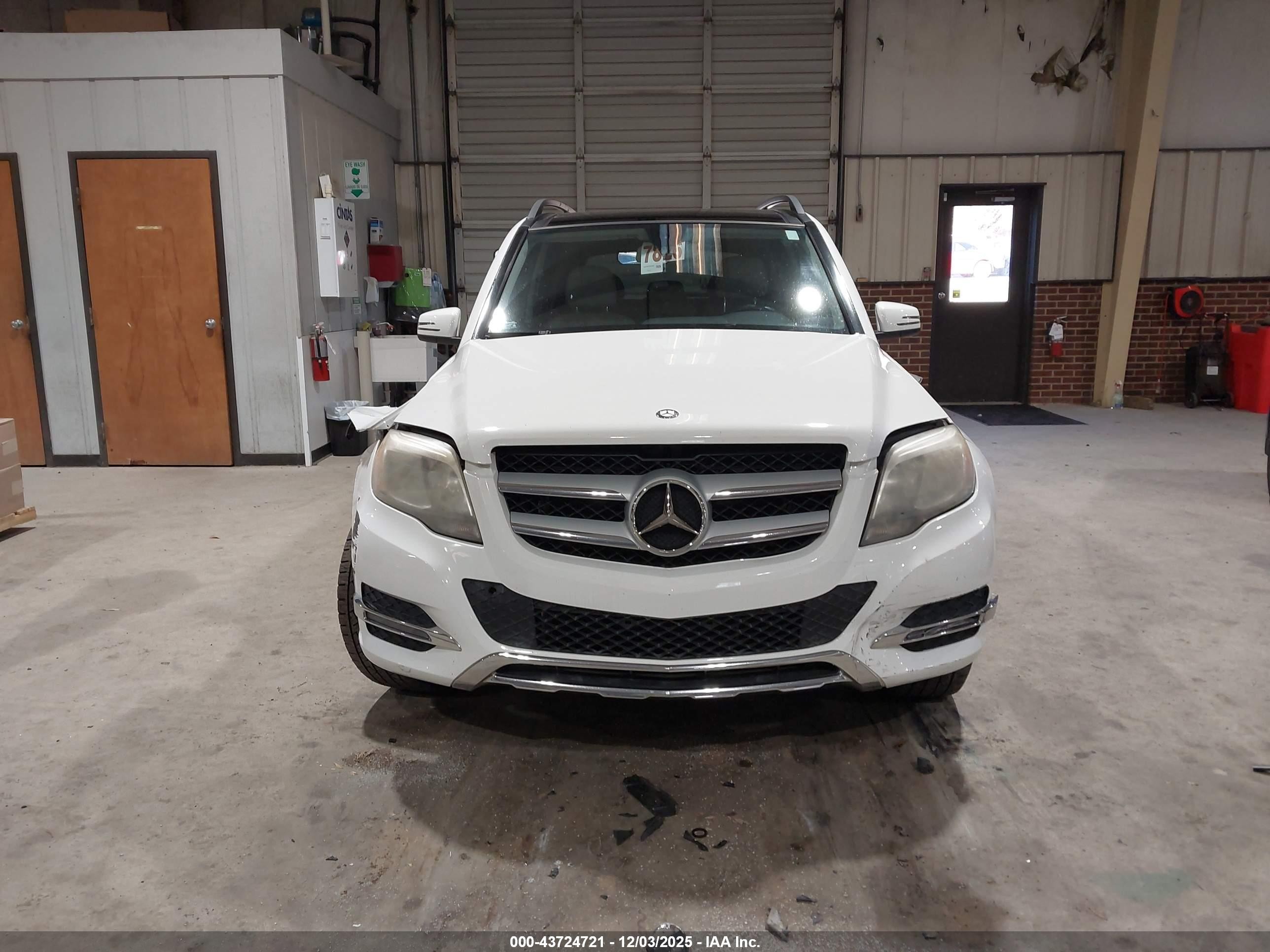 2013 Mercedes-benz Glk 350   White vin: WDCGG5HB2DG102341