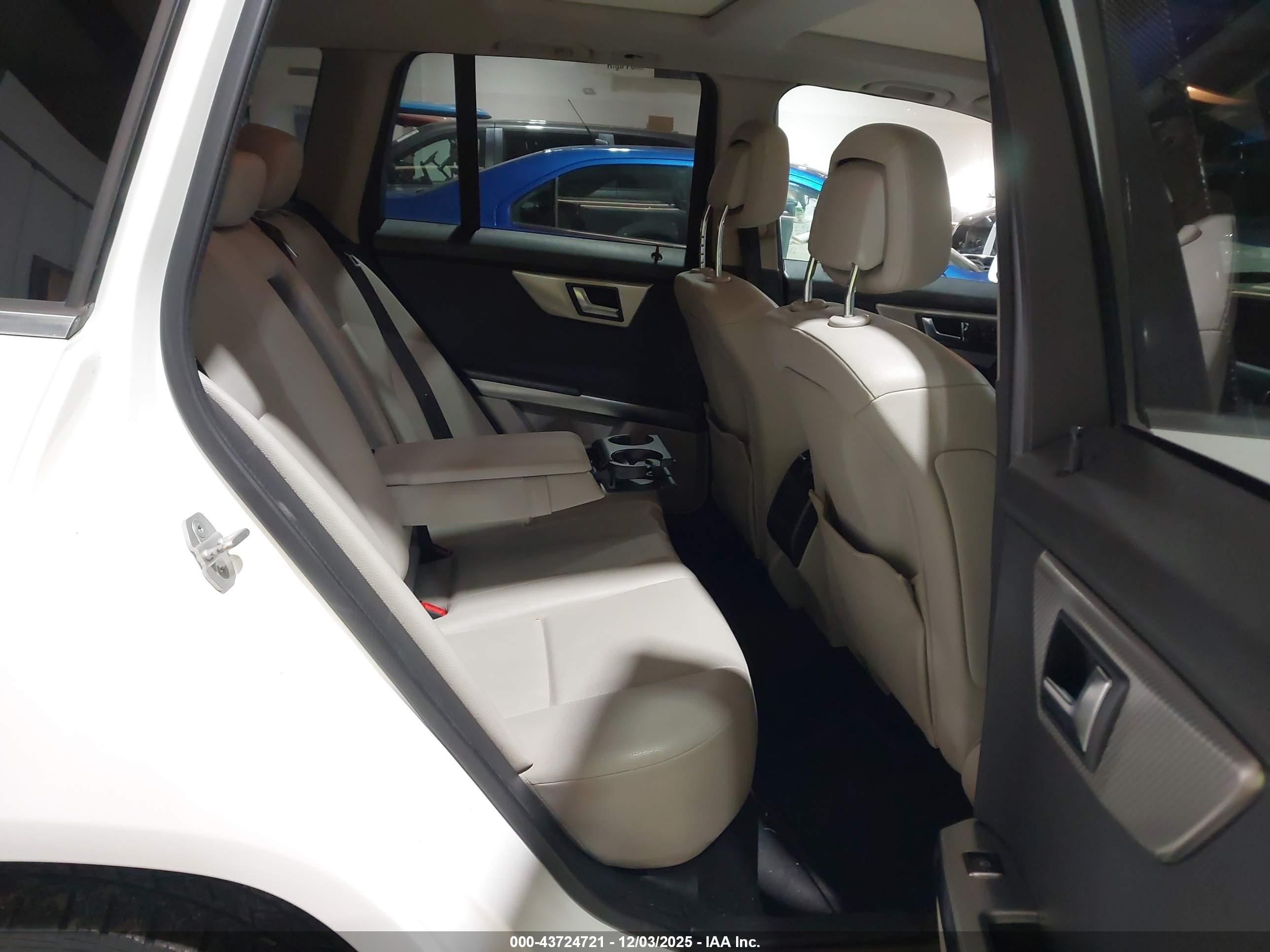 2013 Mercedes-benz Glk 350   White vin: WDCGG5HB2DG102341